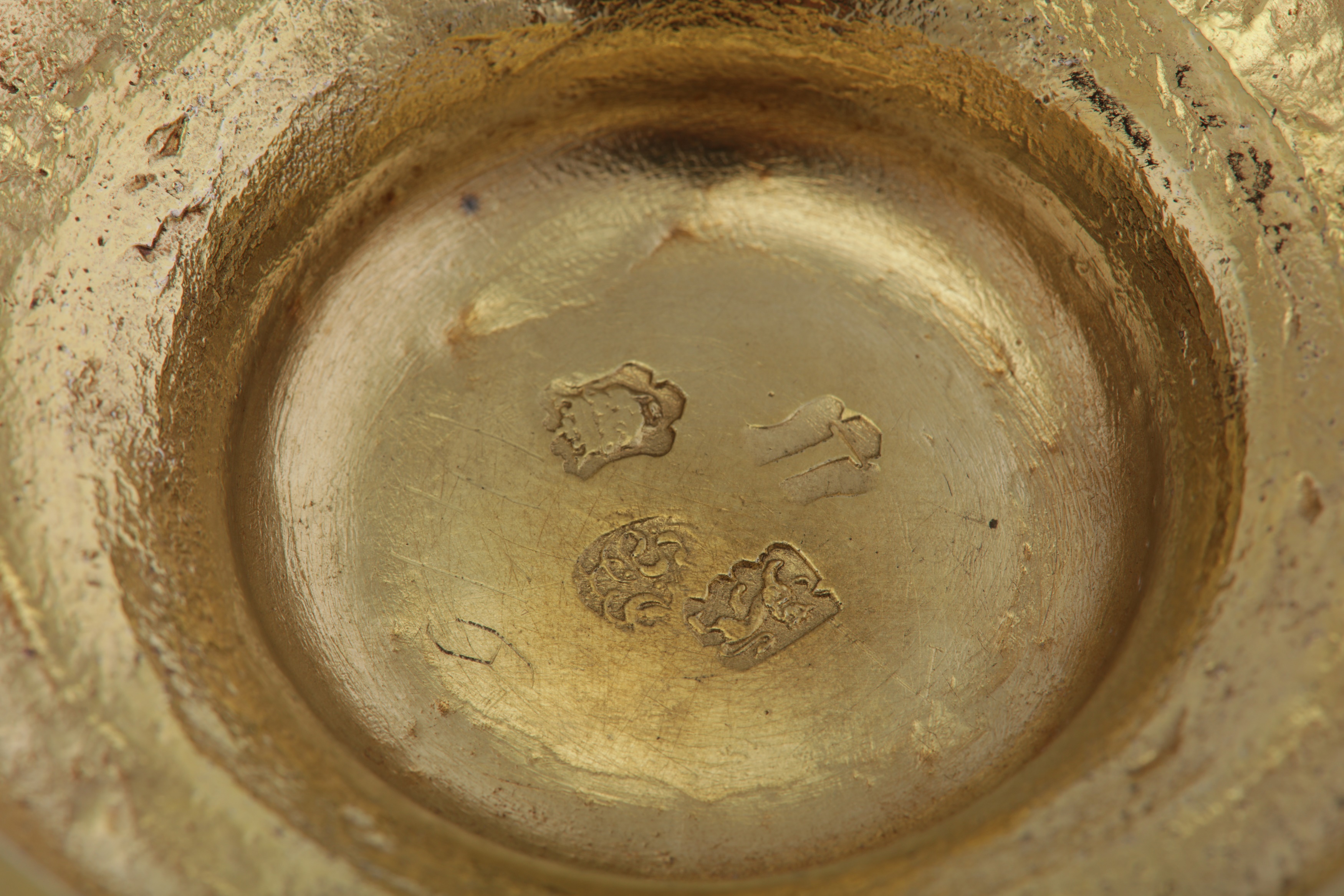 A George II sterling silver gilt covered sugar bowl or vase, London 1746 by Samuel Taylor (reg. 3rd - Image 5 of 5