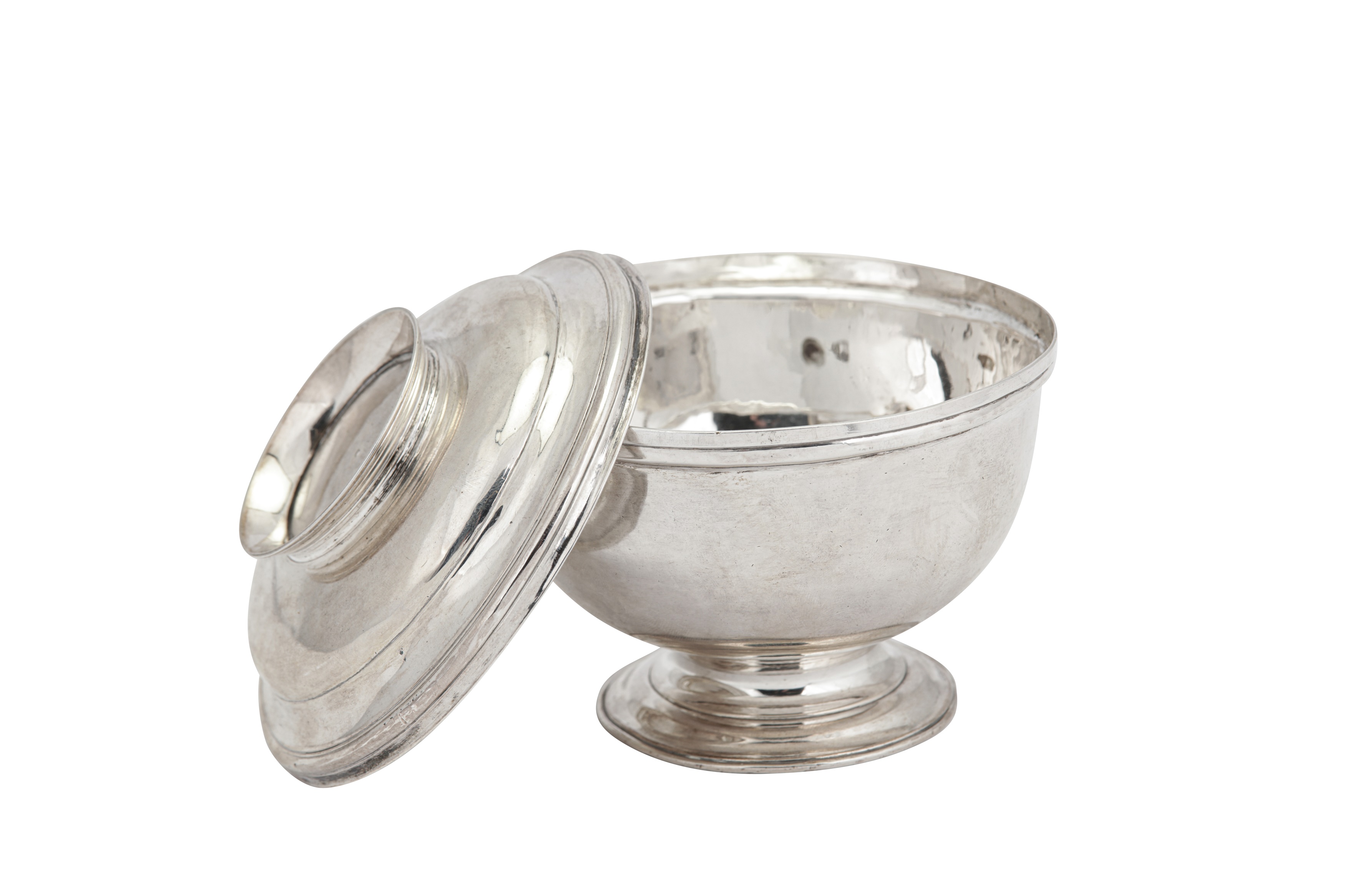 An early George II sterling silver covered sugar bowl, London 1728 by John Gamon (reg. 22nd March - Image 2 of 4