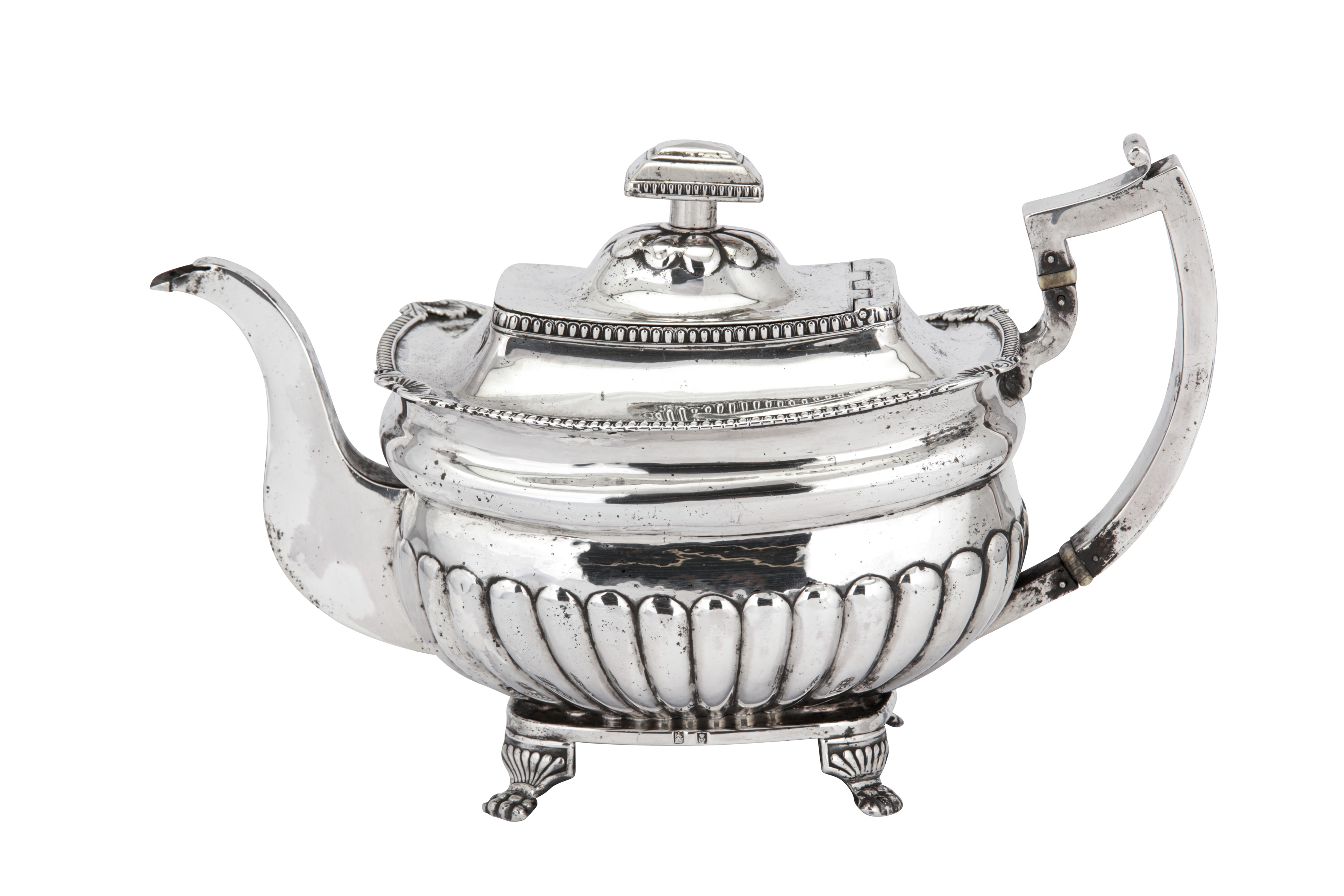 Hallmarking Interest – A George III Irish sterling silver teapot, Dublin 1811 by Richard Sawyer - Image 2 of 5