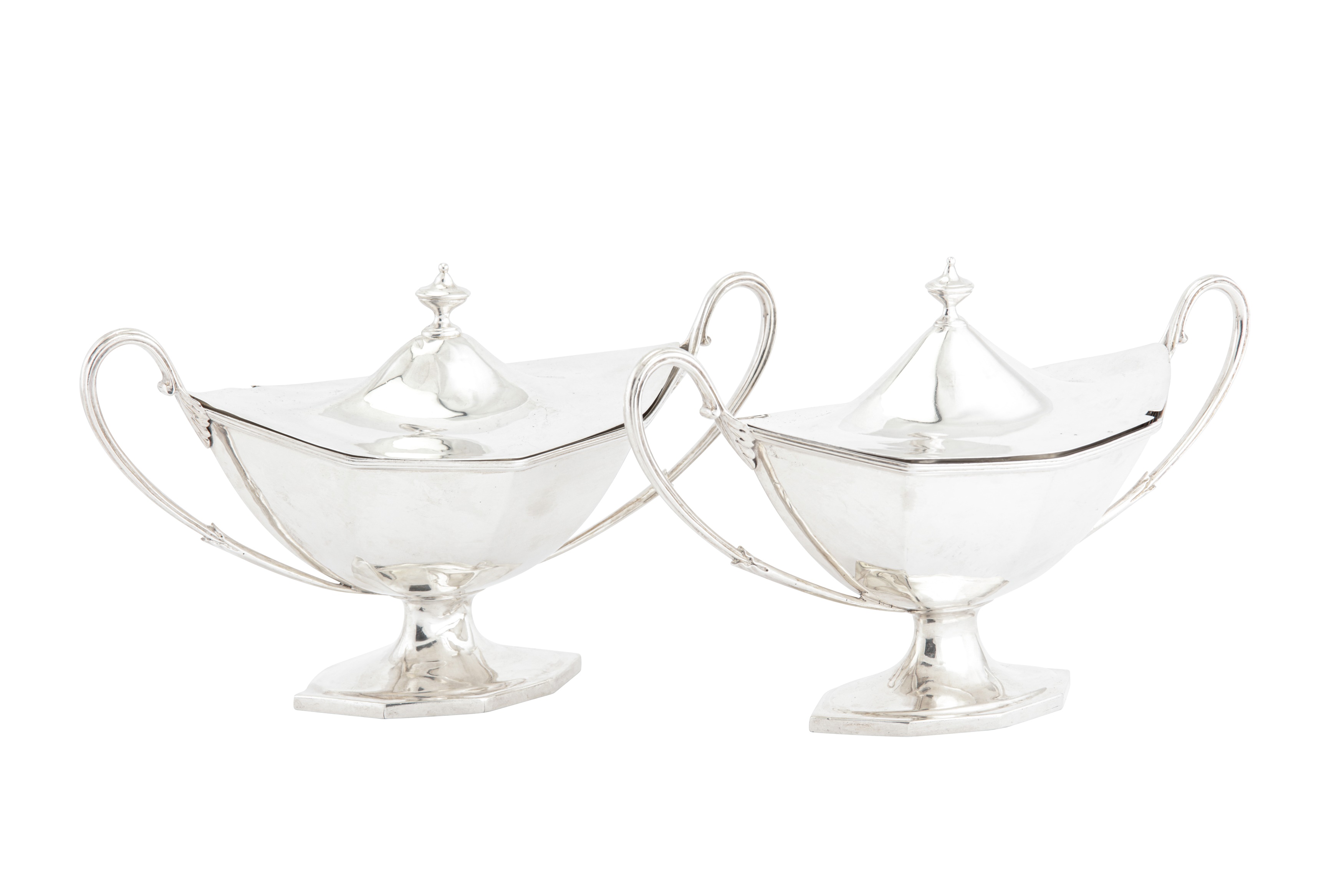 A pair of George III sterling silver sauce tureens, London 1788 by Henry Chawner (reg. 11th Nov - Image 2 of 5