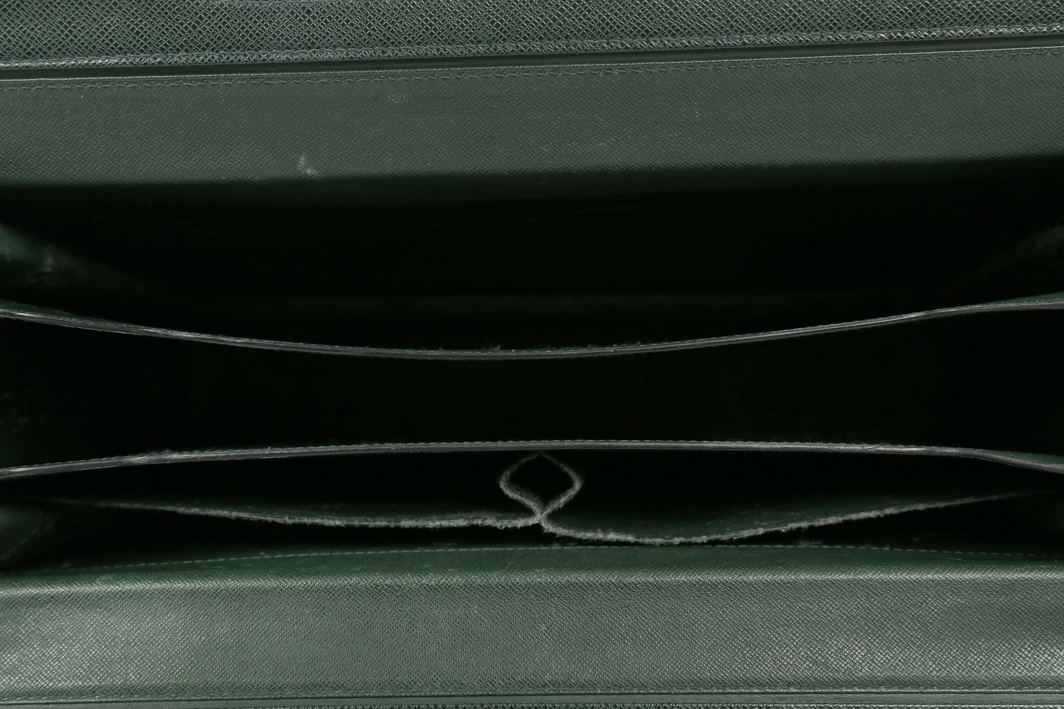 Louis Vuitton Epicea Green Taiga Pilot Case - Image 8 of 8