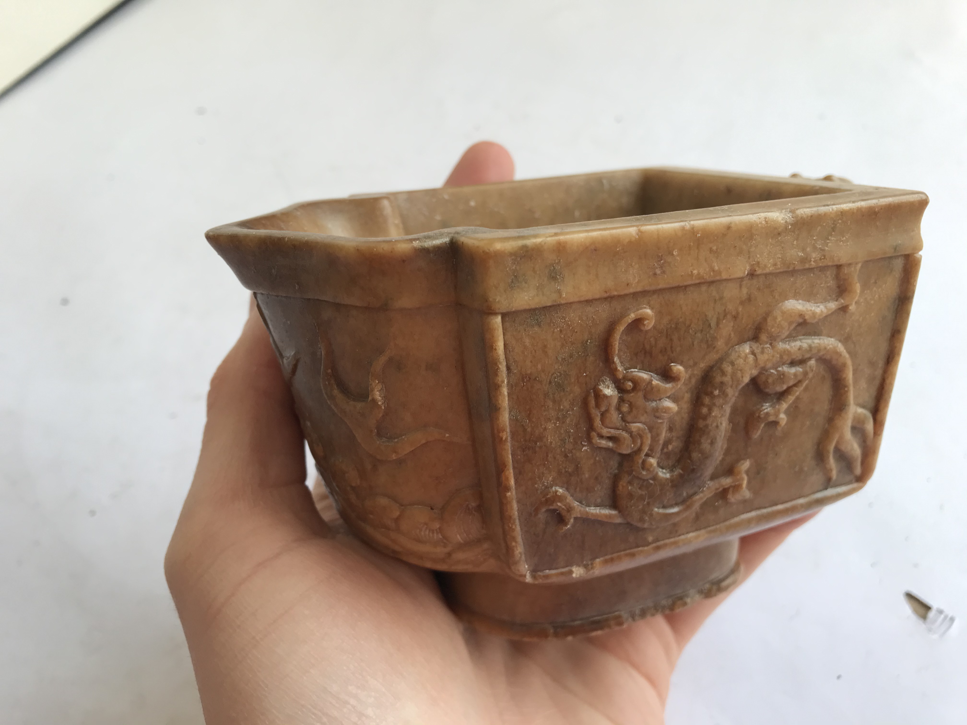 A CHINESE SOAPSTONE ARCHAISTIC 'DRAGON' POURING VESSEL. - Image 14 of 14