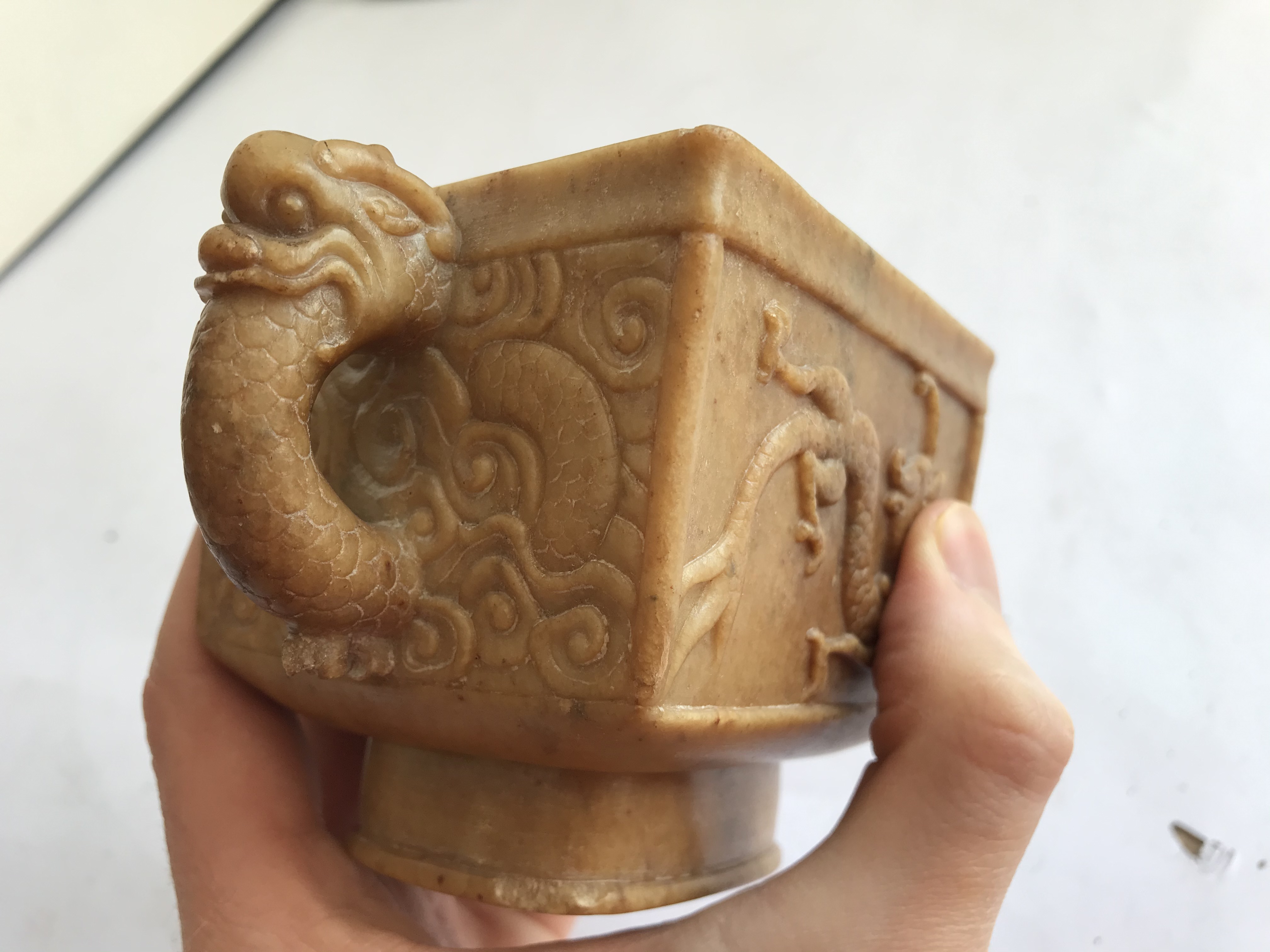 A CHINESE SOAPSTONE ARCHAISTIC 'DRAGON' POURING VESSEL. - Image 11 of 14