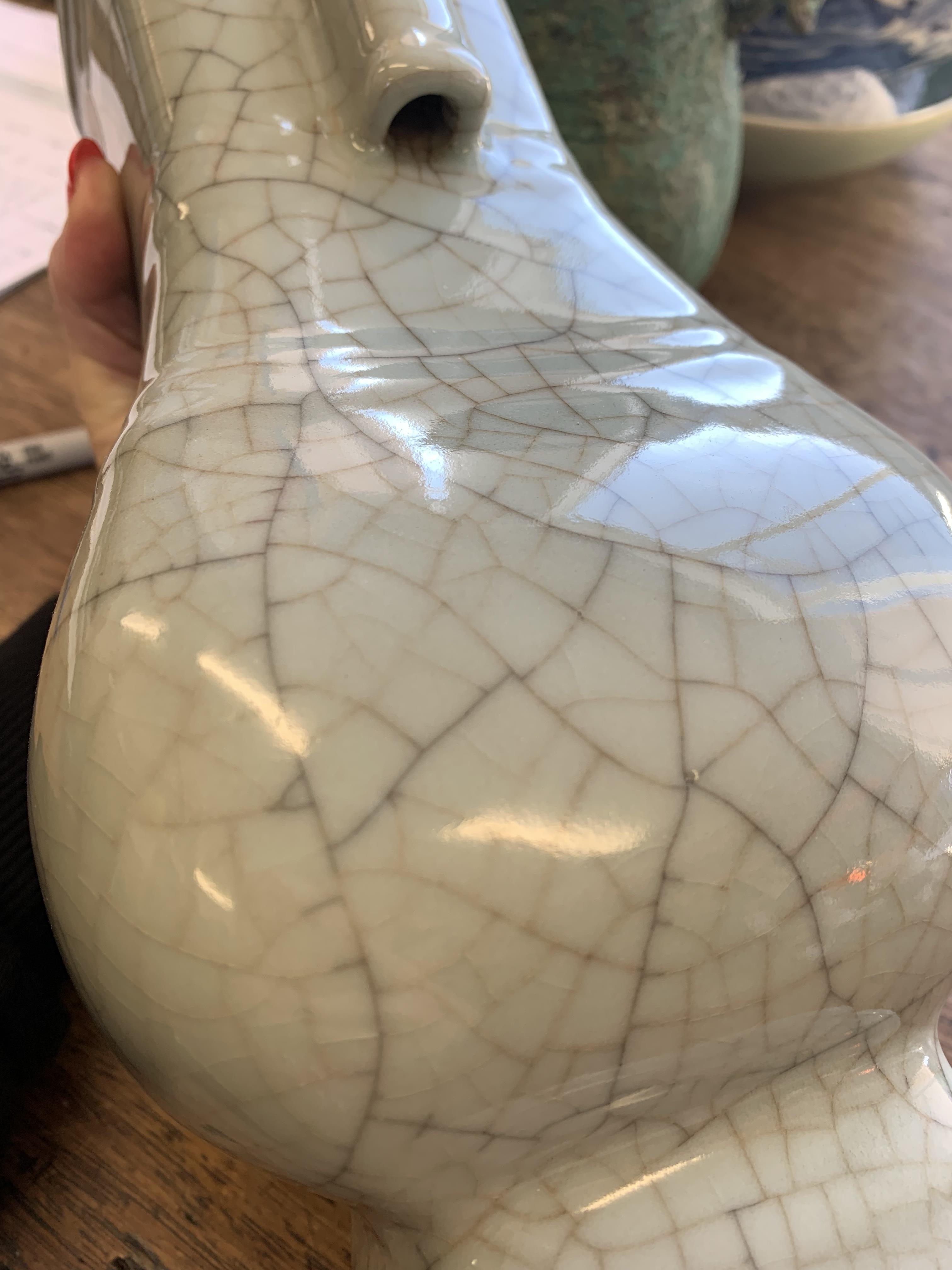 A CHINESE CRACKLE-GLAZE CELADON VASE, HU. - Image 9 of 12