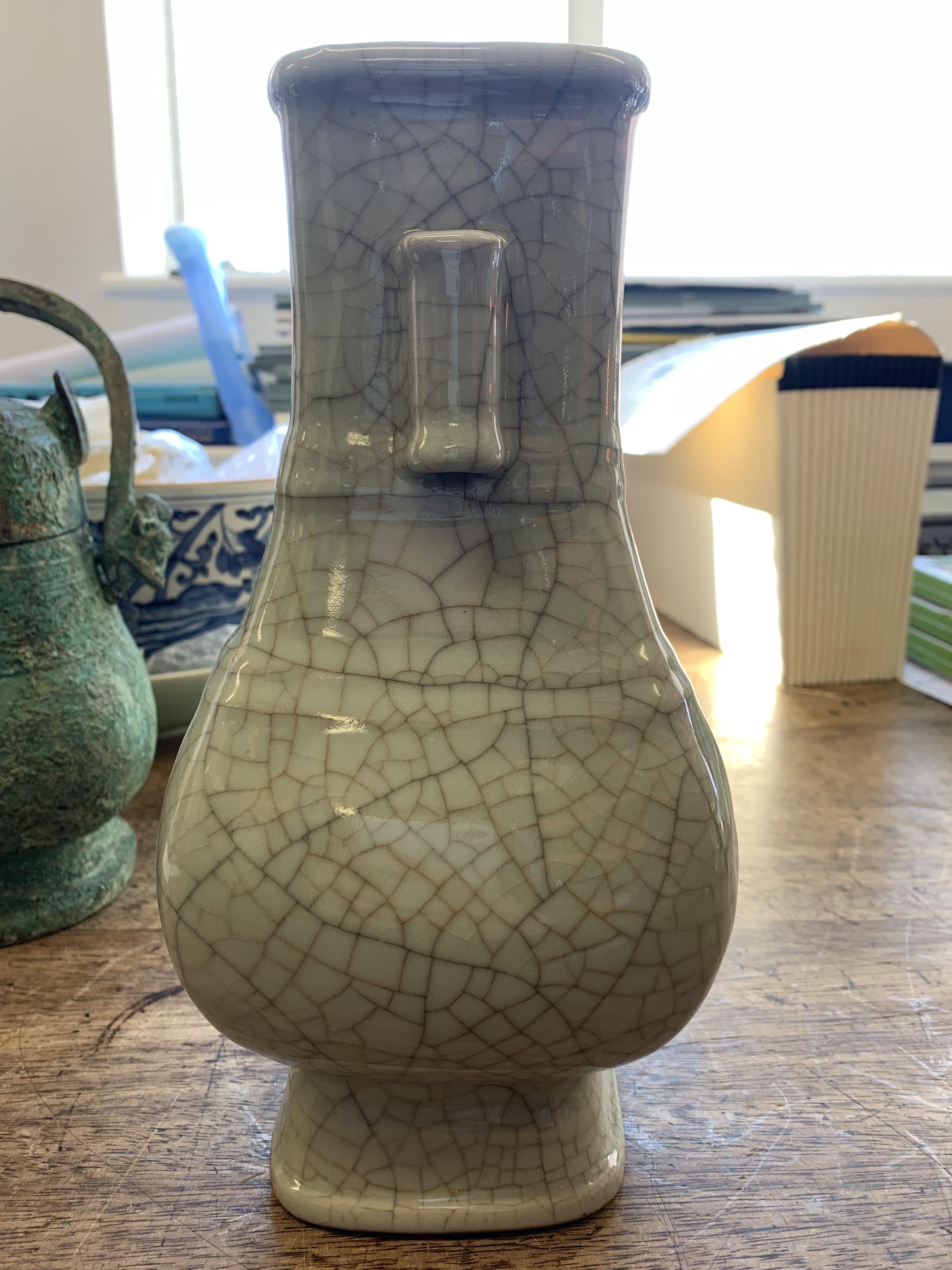 A CHINESE CRACKLE-GLAZE CELADON VASE, HU. - Image 3 of 12