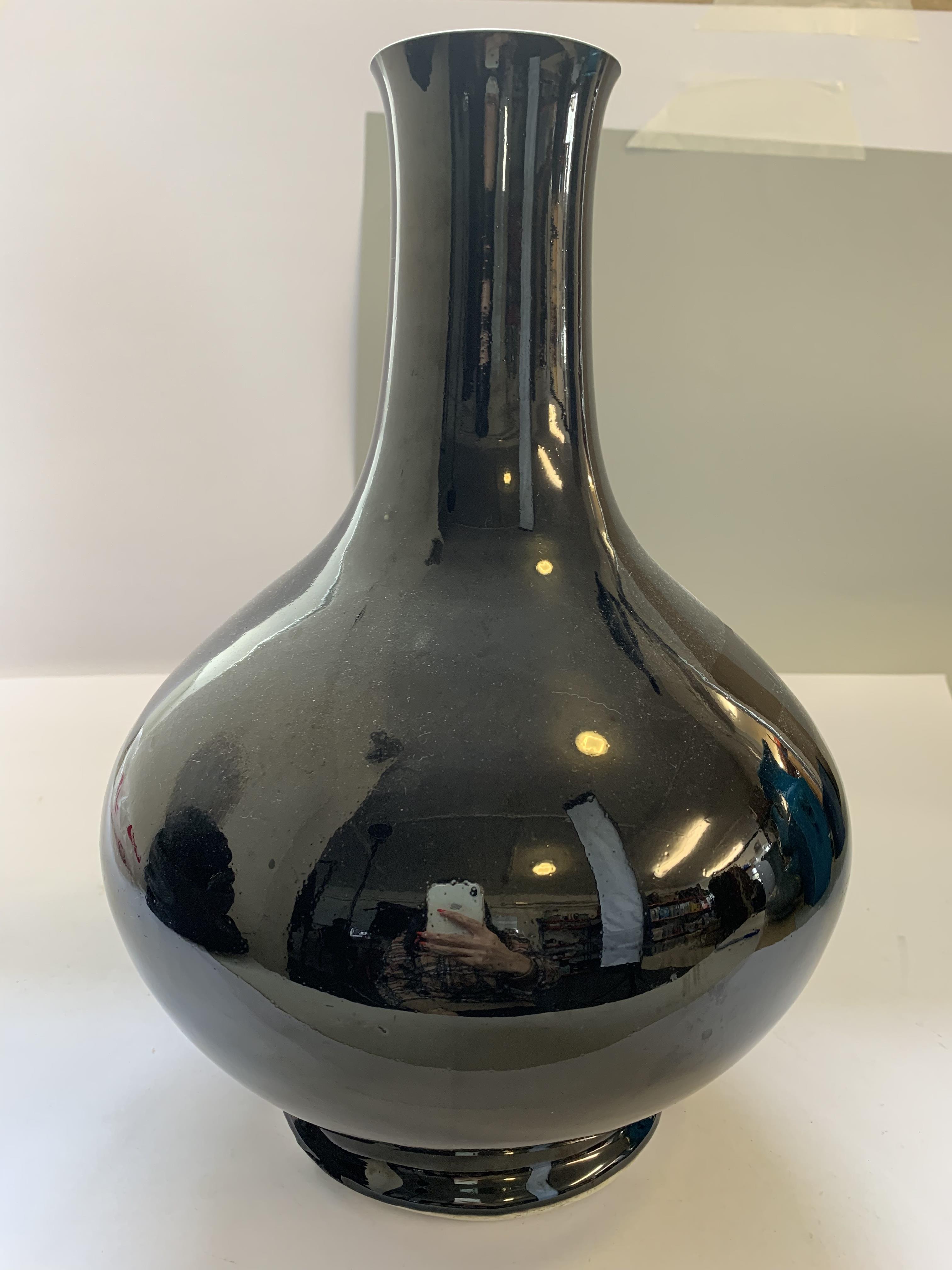 A CHINESE MIRROR BLACK-GLAZED BOTTLE VASE. - Image 2 of 9