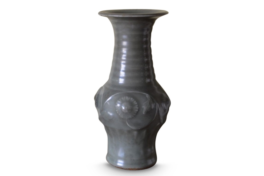 TWO CHINESE LONGQUAN CELADON MOULDED VASE. / A CHINESE LONGQUAN CELADON MOULDED VASE. - Image 3 of 38