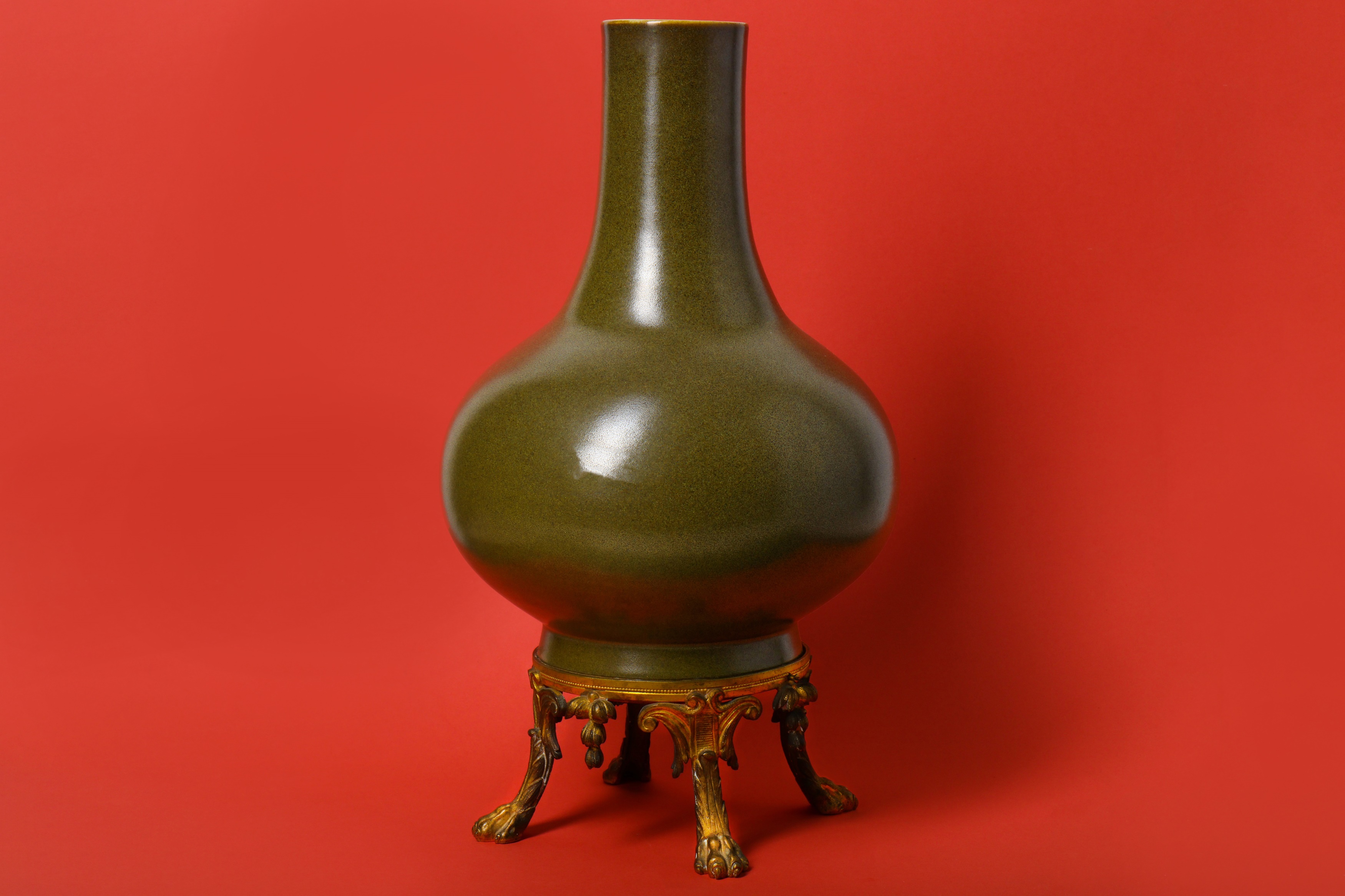 A CHINESE TEADUST-GLAZED VASE.