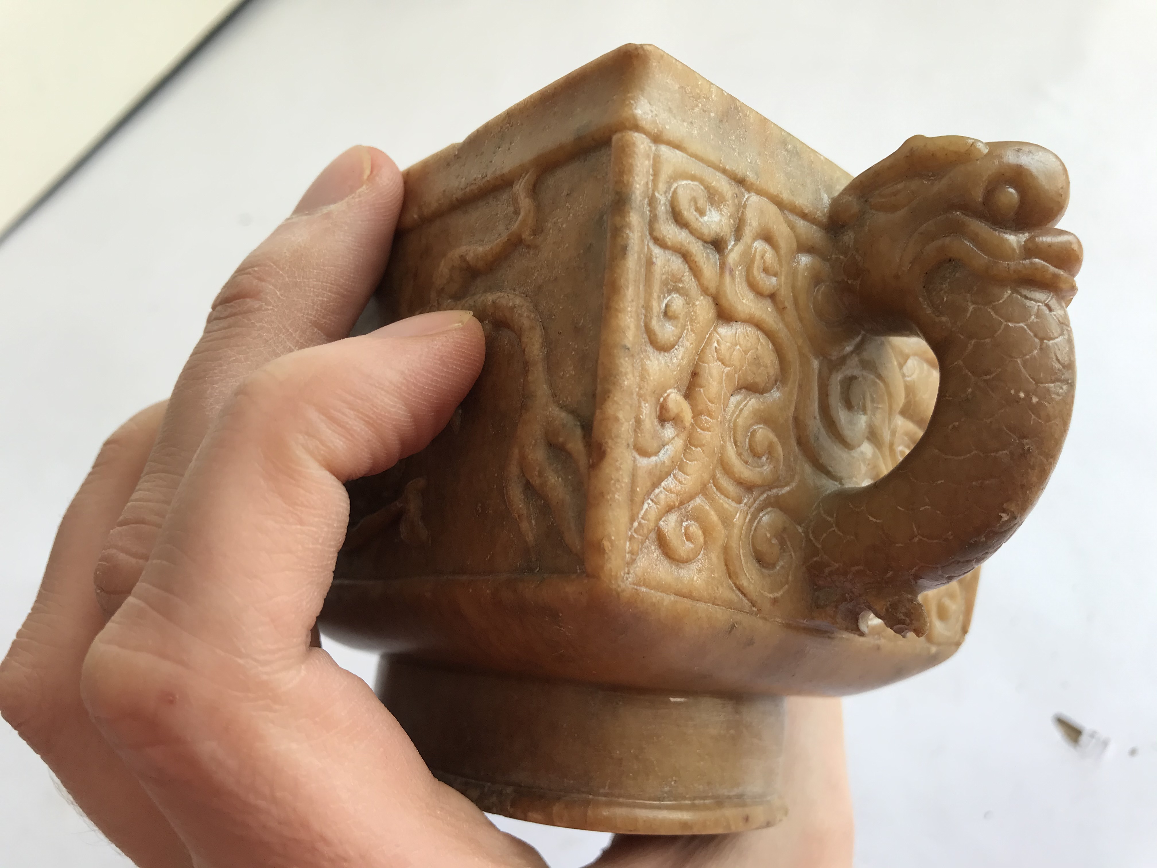 A CHINESE SOAPSTONE ARCHAISTIC 'DRAGON' POURING VESSEL. - Image 9 of 14