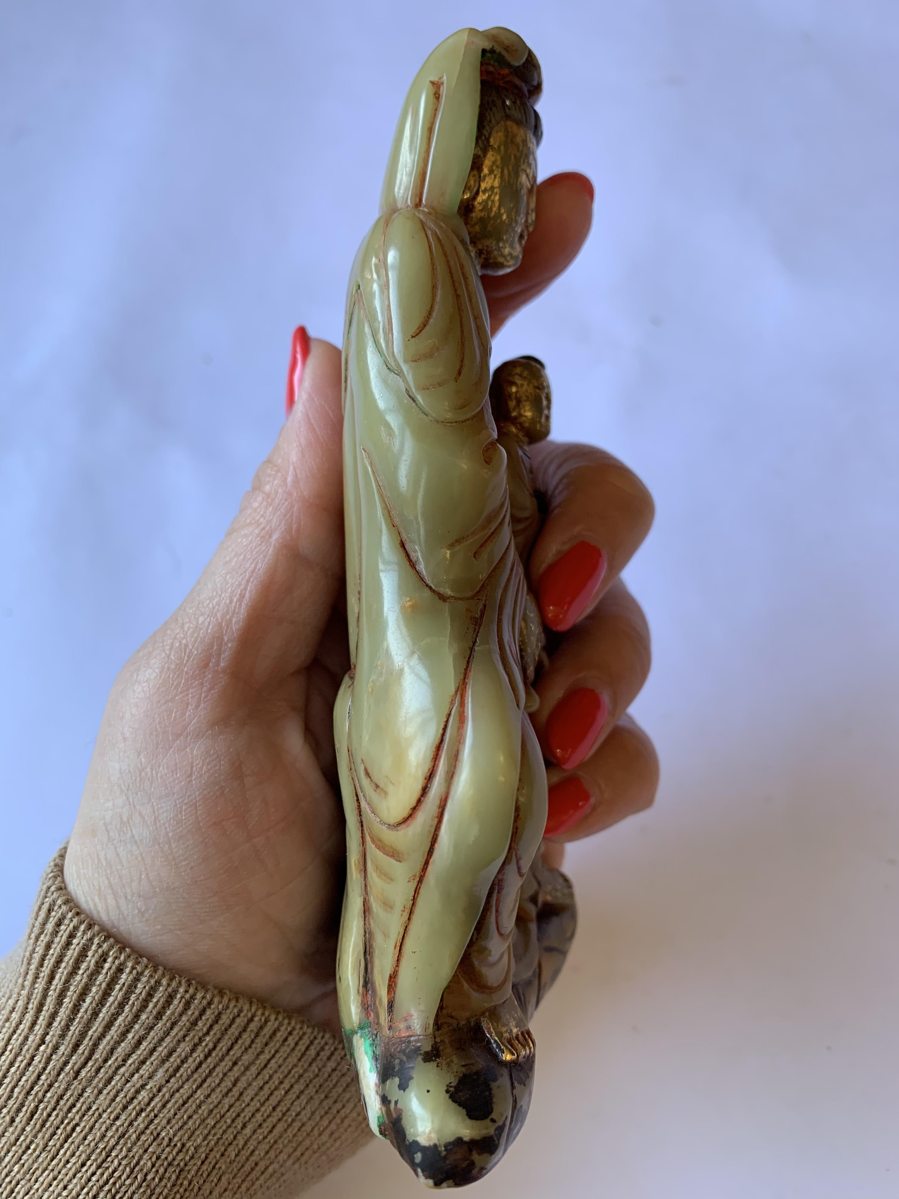 A CHINESE SOAPSTONE FIGURE OF GUANYIN AND CHILD. - Image 5 of 10