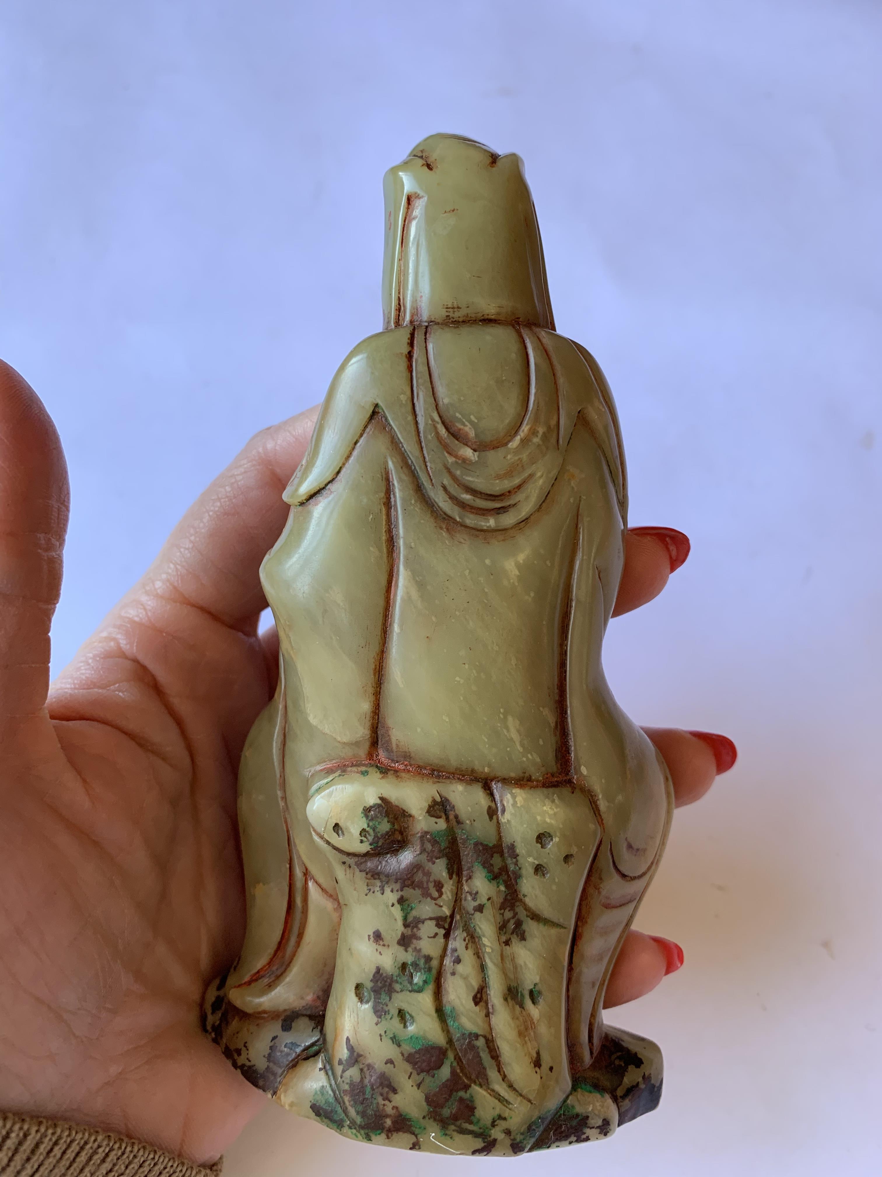 A CHINESE SOAPSTONE FIGURE OF GUANYIN AND CHILD. - Image 4 of 10