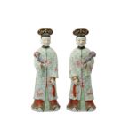 A PAIR OF CHINESE FAMILLE ROSE FIGURES OF LADIES.