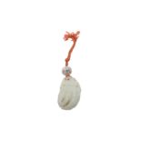 A CHINESE WHITE JADE 'FINGER CITRON' PENDANT.