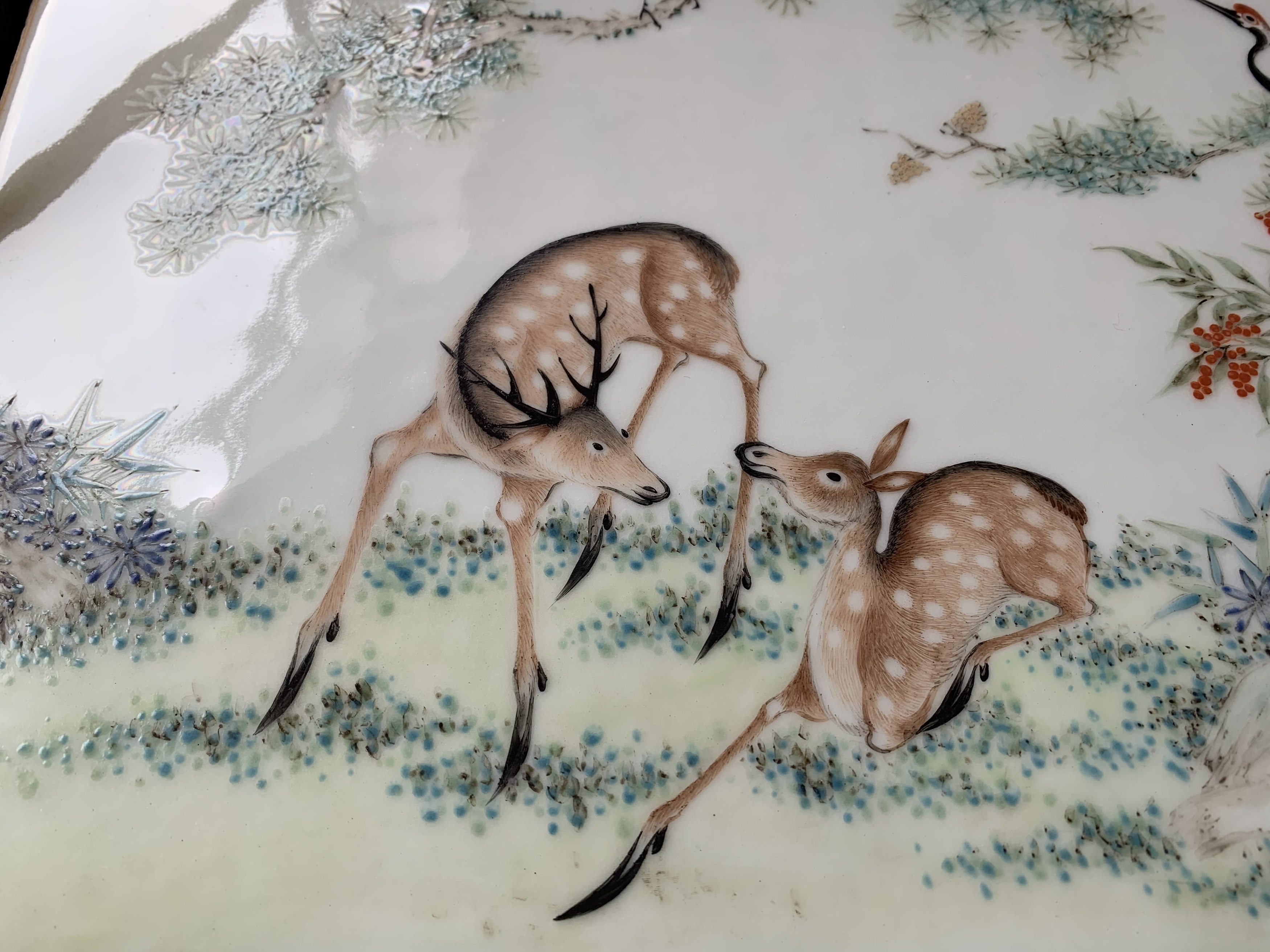 A CHINESE FAMILLE ROSE RECTANGULAR 'DEER AND CRANE' PLAQUE. - Image 3 of 11