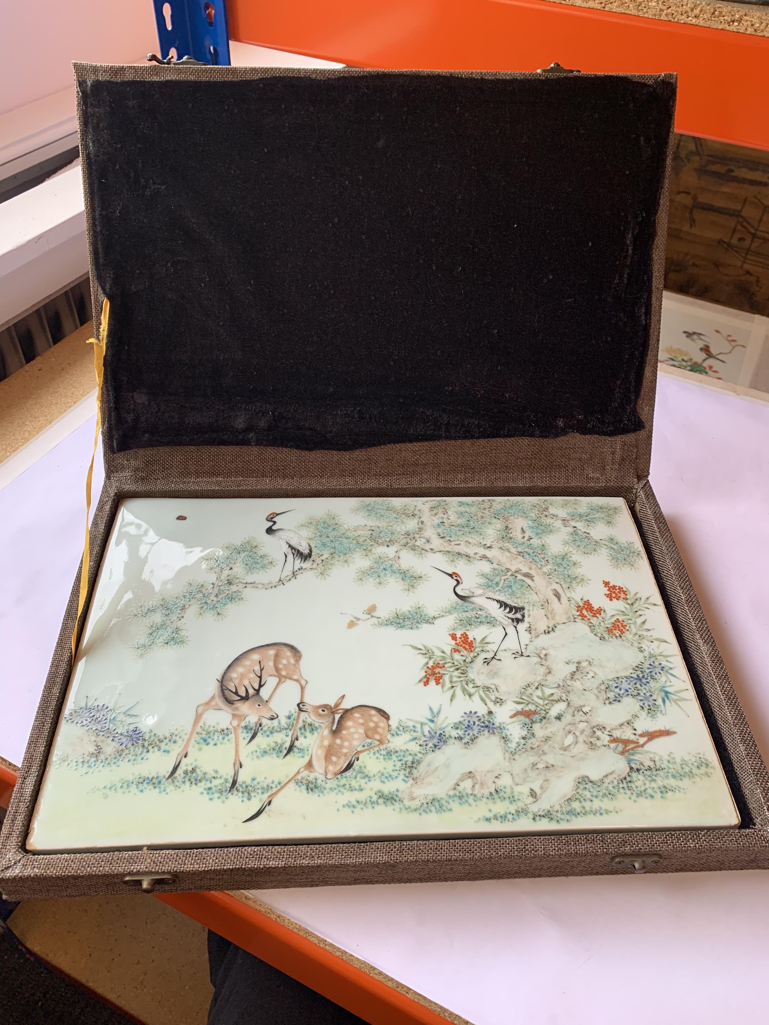 A CHINESE FAMILLE ROSE RECTANGULAR 'DEER AND CRANE' PLAQUE. - Image 2 of 11