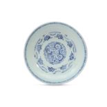 AN EXTREMELY RARE CHINESE BLUE AND WHITE 'DRAGON' DISH.