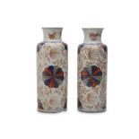 A PAIR OF CHINESE IMARI SLEEVE VASES.