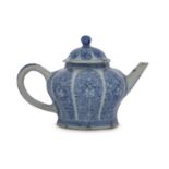 A CHINESE BLUE AND WHITE TEAPOT AND COVER.