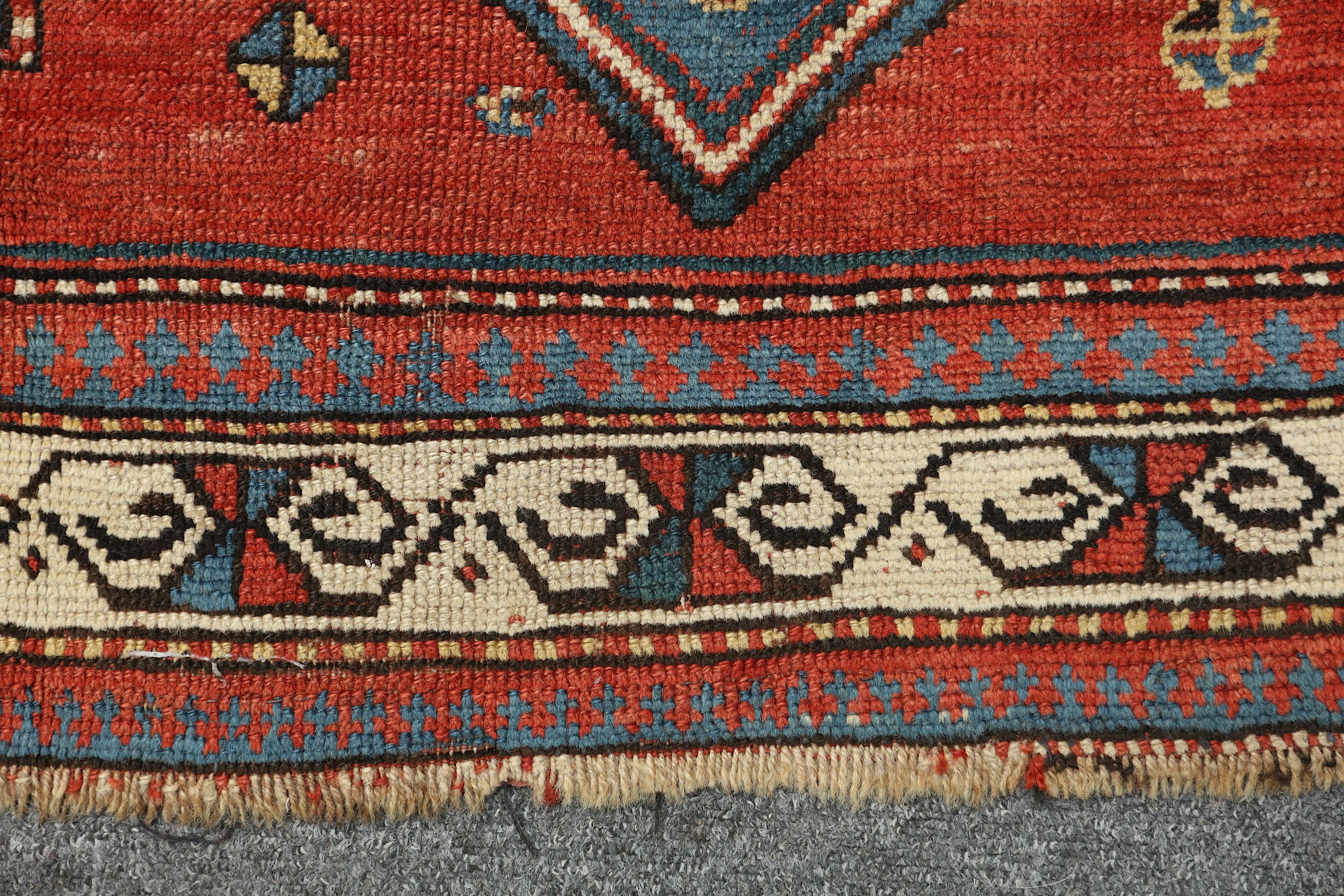 AN ANTIQUE KAZAK DOUBLE PRAYER RUG, SOUTH CAUCASUS - Image 6 of 8