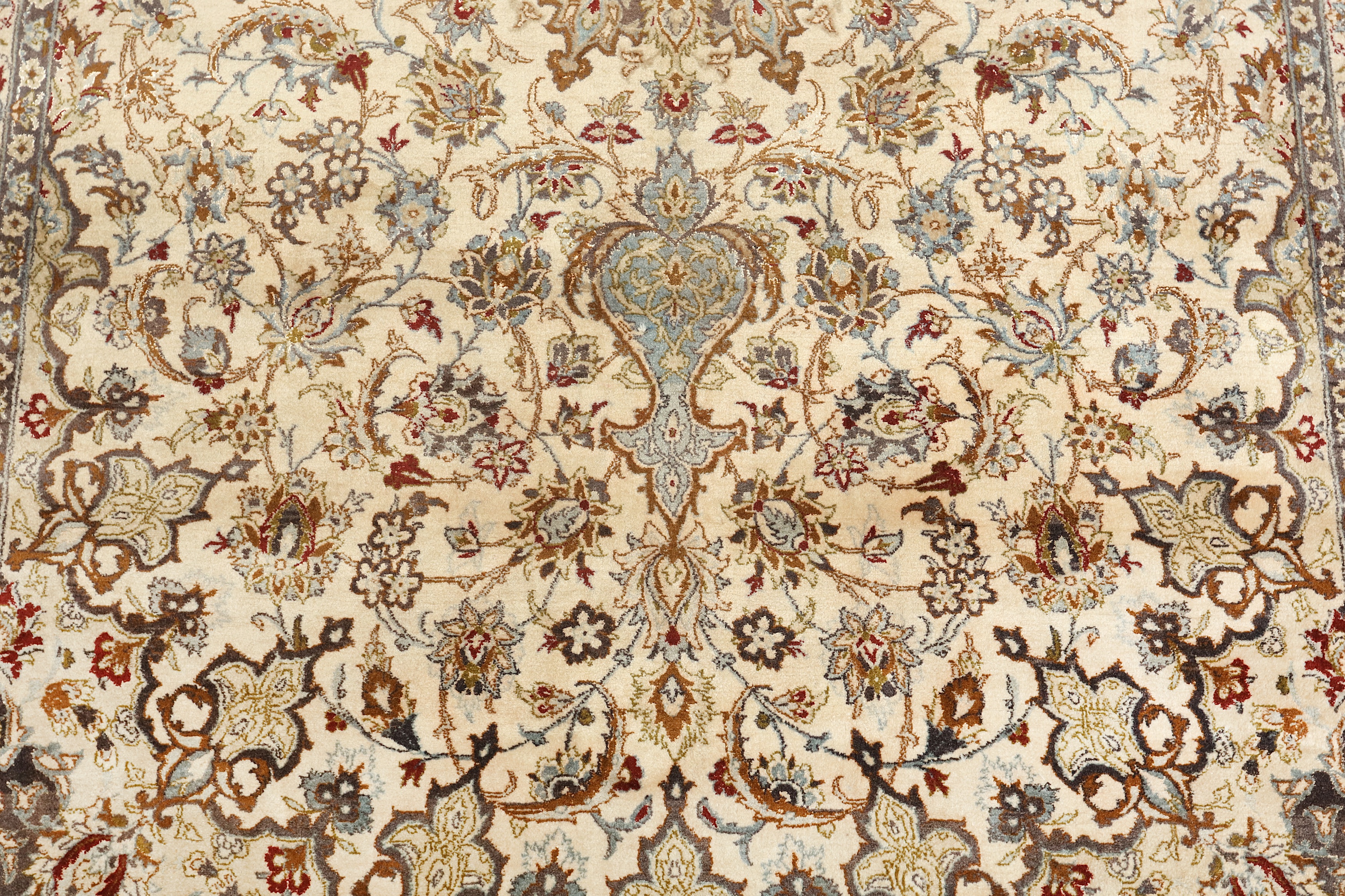 VERY FINE PART SILK ISFAHAN RUG, CENTRAL PERSIA - Image 4 of 8