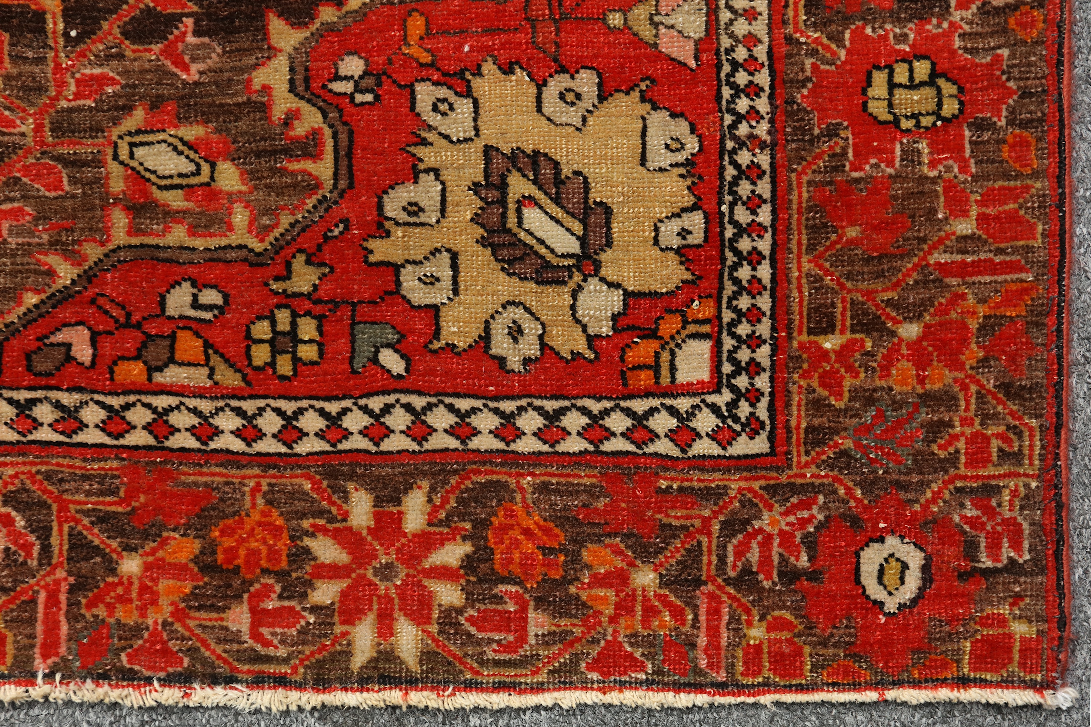 A FINE SAROUK-FERAGHAN RUG, WEST PERSIA - Image 6 of 7