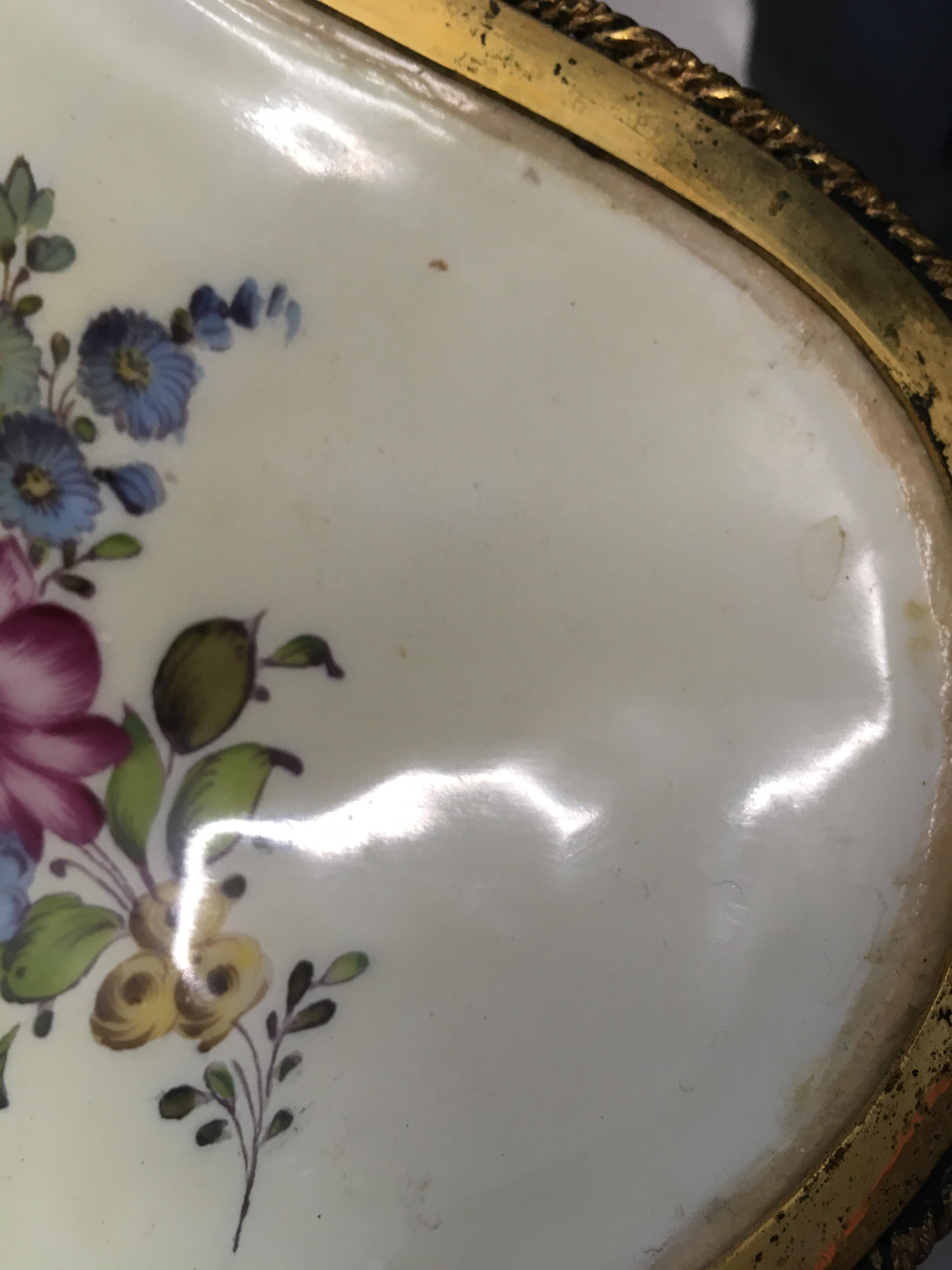 A late 19th/early 20th French porcelain shaped box, in the Sevres style - Image 7 of 9