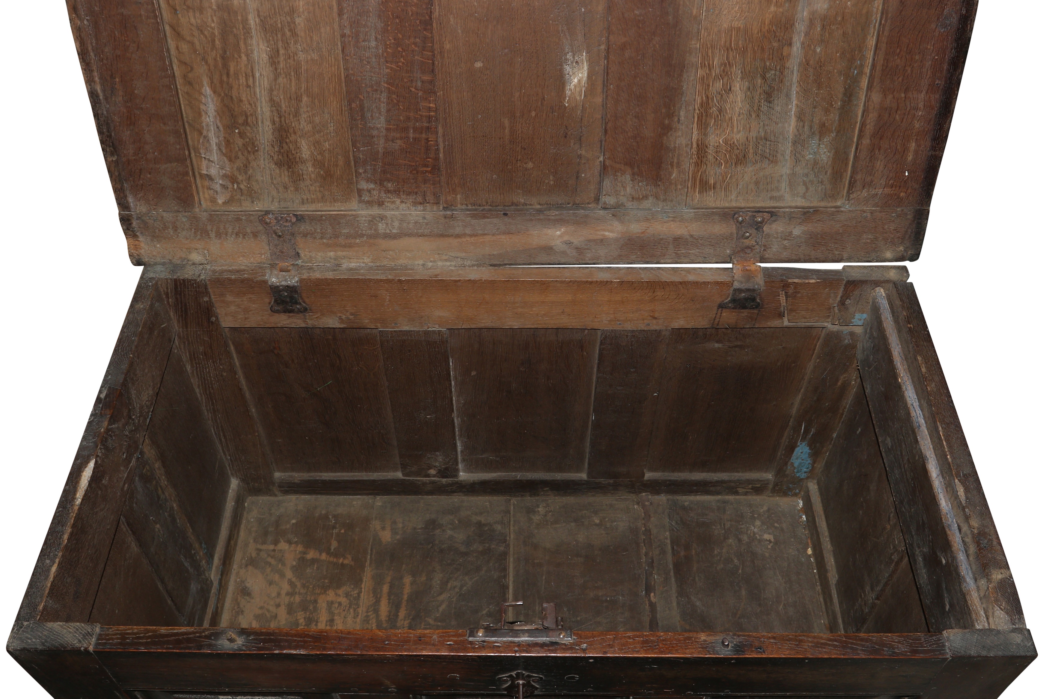 An 18th century oak coffer - Image 2 of 3