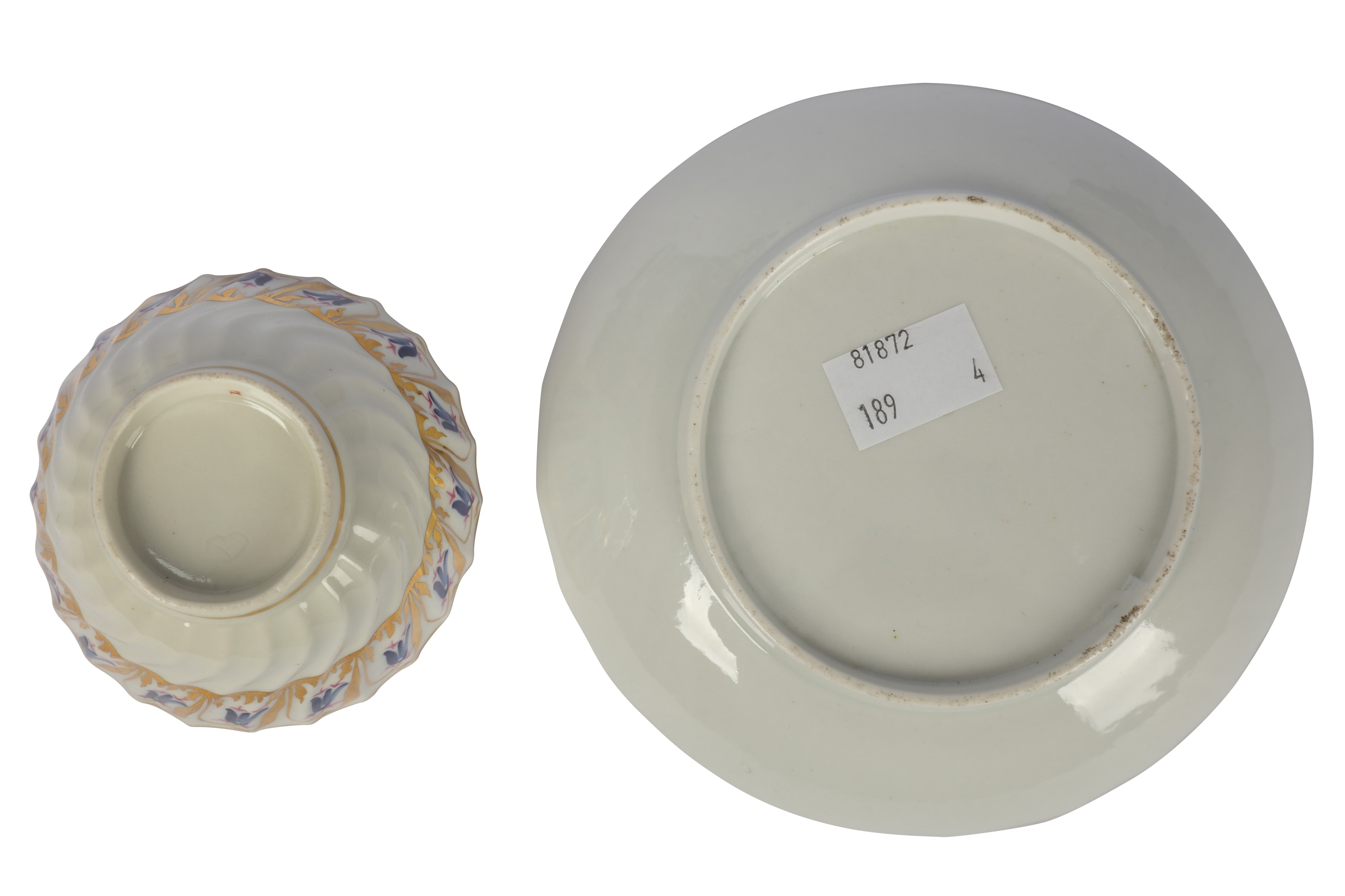 A late 18th century Worcester porcelain tea bowl and saucer - Image 3 of 3