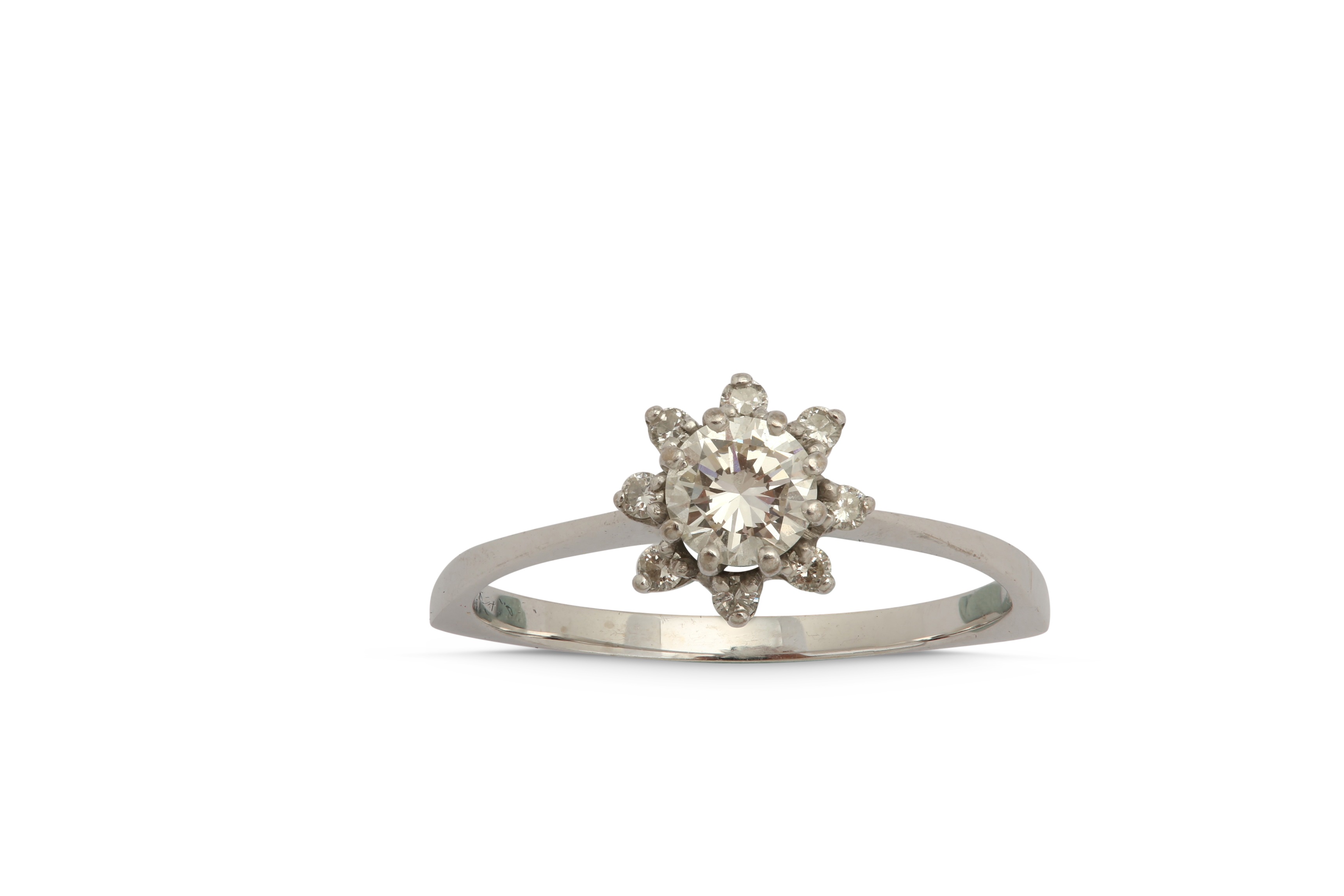 A diamond cluster ring