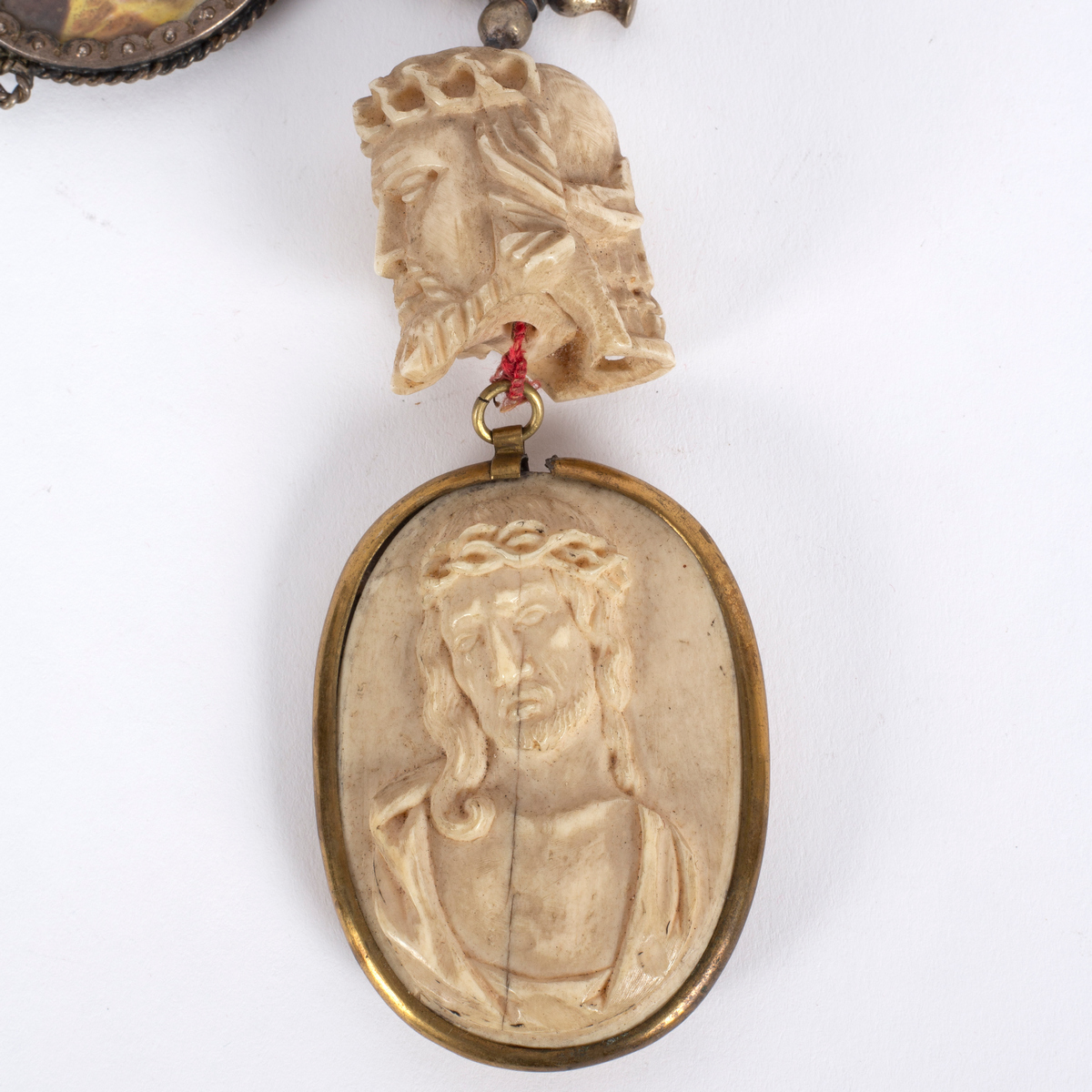 An 18th Century wooden rosary chain, South German or Italian, - Image 3 of 8