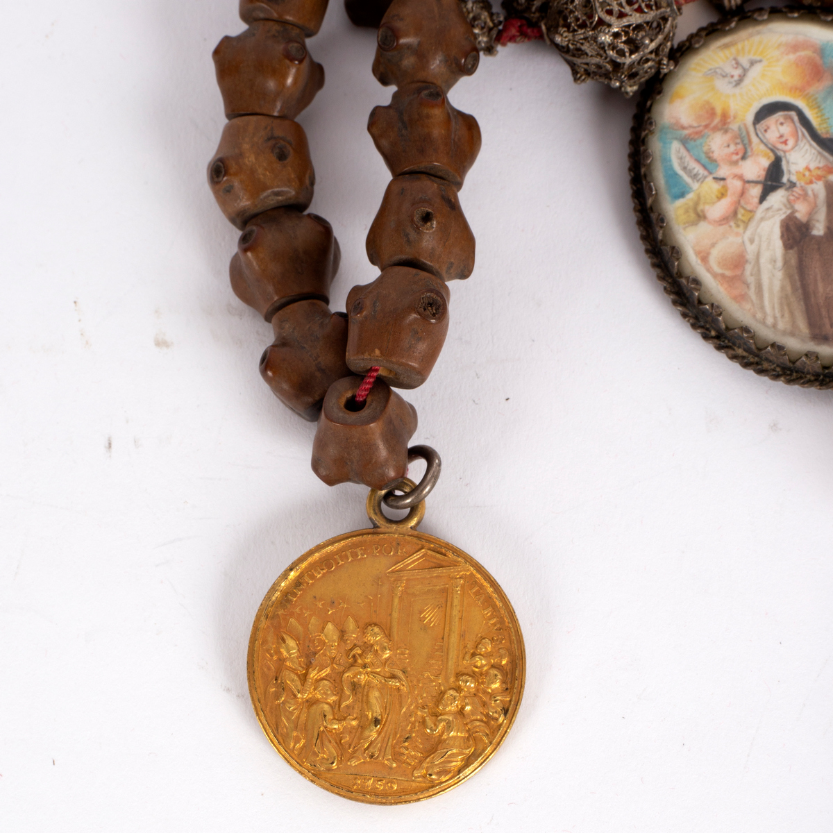 An 18th Century wooden rosary chain, South German or Italian, - Image 7 of 8