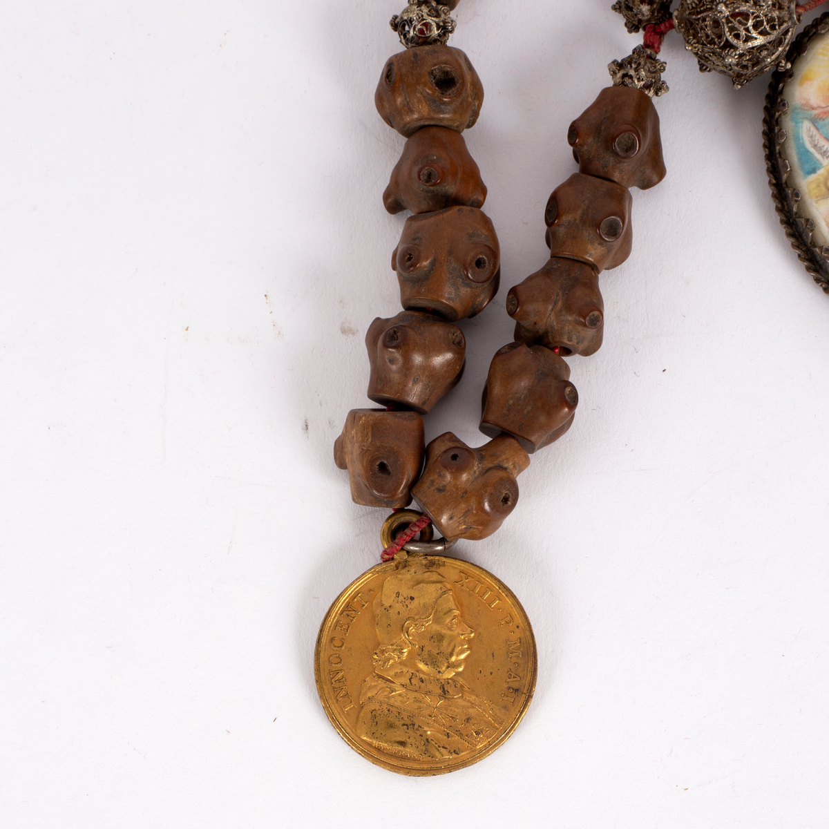 An 18th Century wooden rosary chain, South German or Italian, - Image 5 of 8