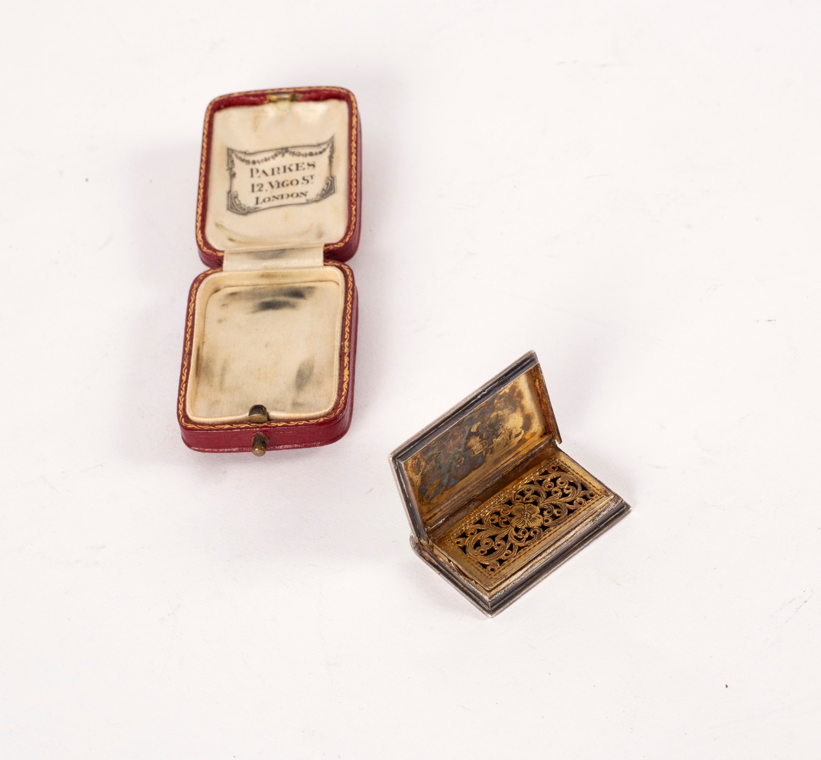 A William IV book form silver vinaigrette, T & P, Birmingham 1832, with pierced gilt grille, - Image 2 of 2