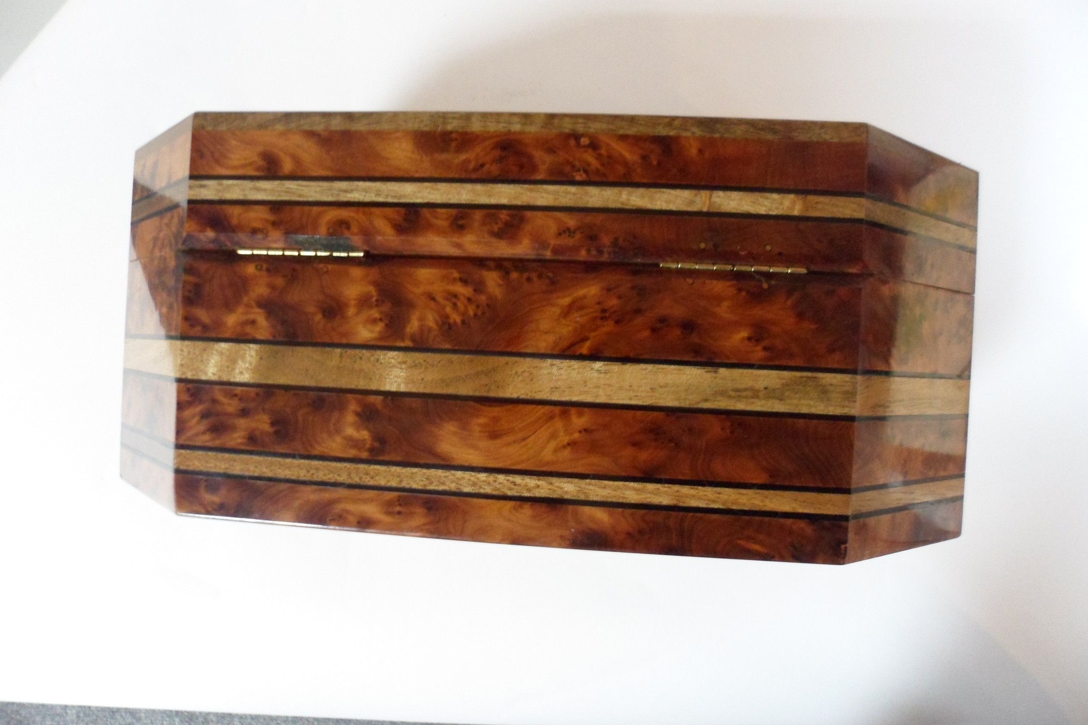 A finely inlaid box, of canted rectangular shape fitted two lift-out trays, - Image 7 of 10