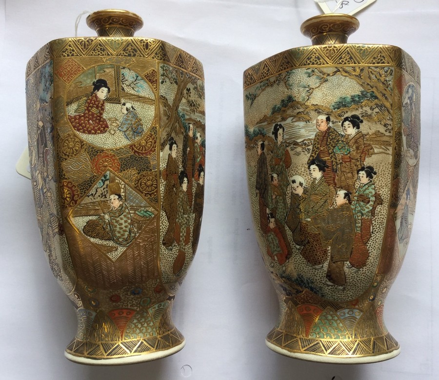 A pair of Japanese Satsuma vases, of hexagonal baluster form decorated panels of figures, - Bild 9 aus 15