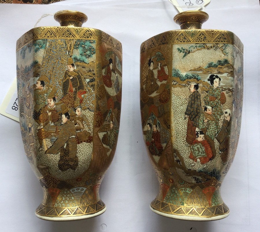 A pair of Japanese Satsuma vases, of hexagonal baluster form decorated panels of figures, - Bild 8 aus 15
