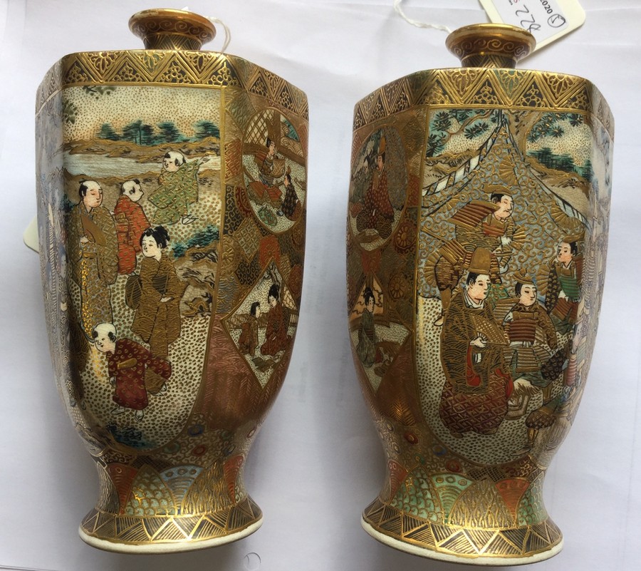 A pair of Japanese Satsuma vases, of hexagonal baluster form decorated panels of figures, - Bild 11 aus 15