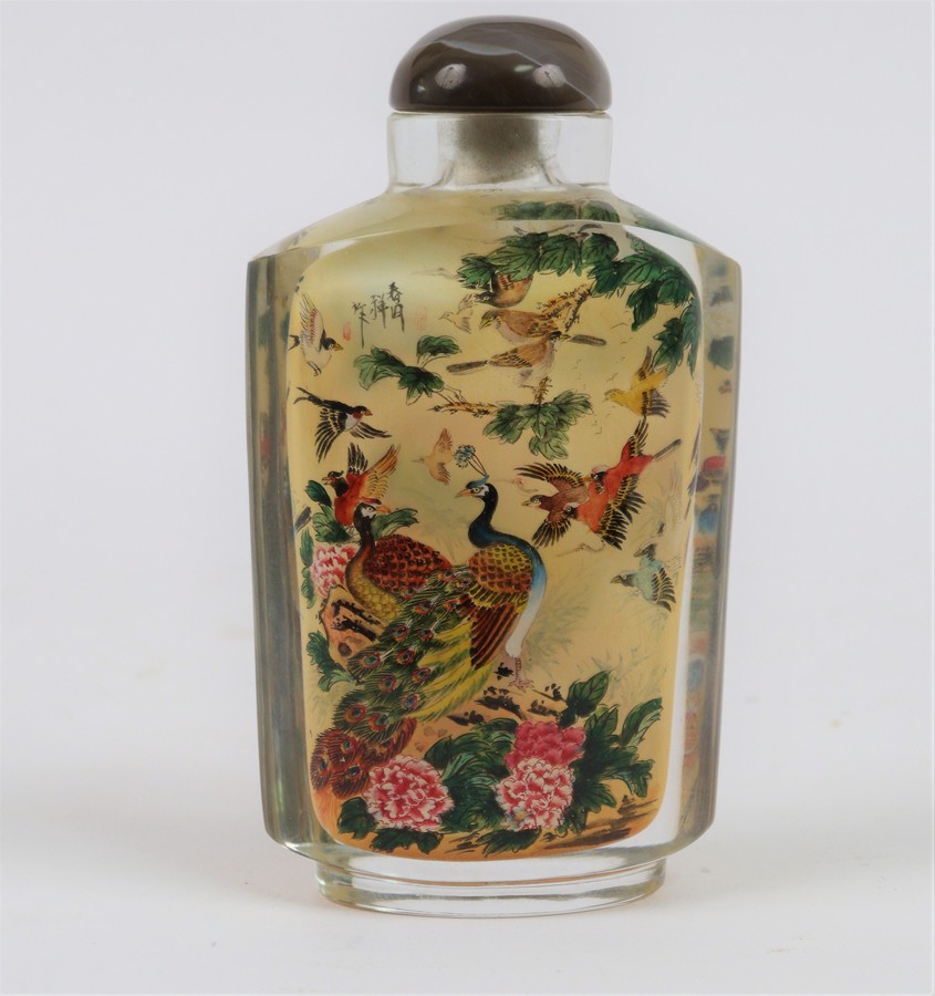 A Chinese snuff bottle and cover, the interior pained peacocks, - Image 2 of 6