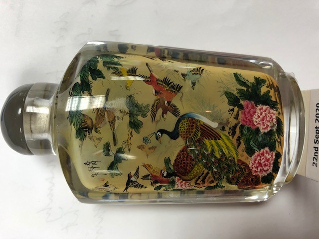 A Chinese snuff bottle and cover, the interior pained peacocks, - Image 3 of 6