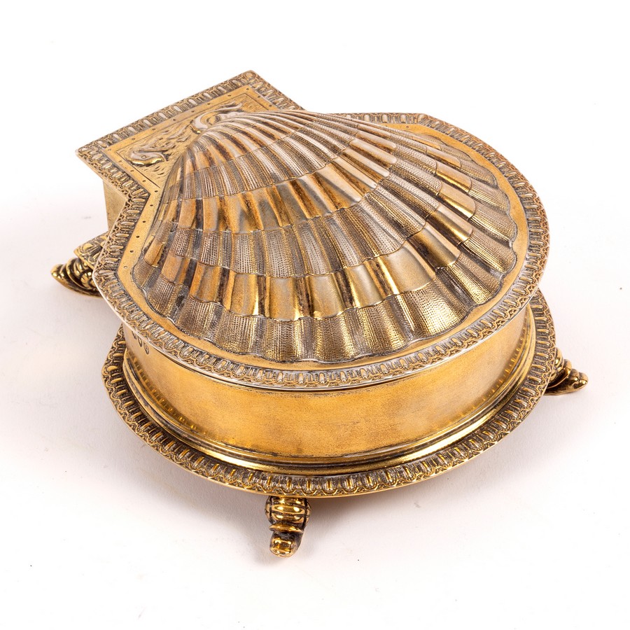 A silver gilt shell-shaped inkstand and pen tray, James Garrard, London 1871, - Image 2 of 8