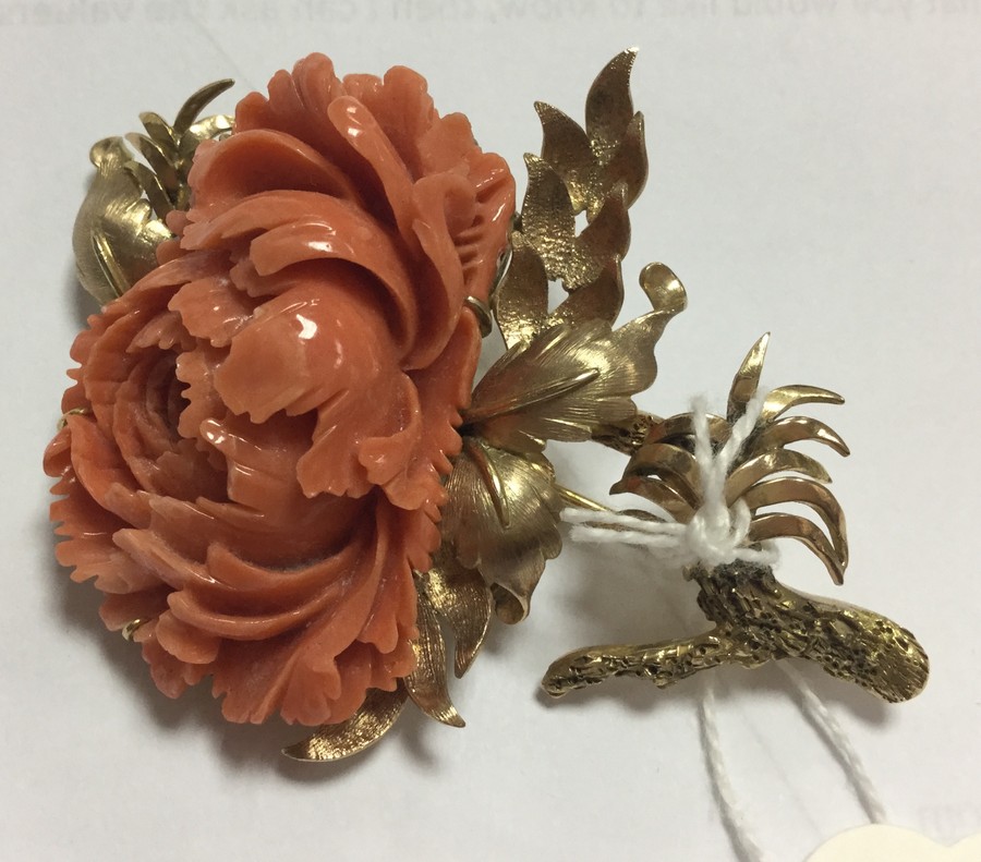 A coral brooch of flower form, set in an unhallmarked yellow metal frame, 7. - Image 3 of 6
