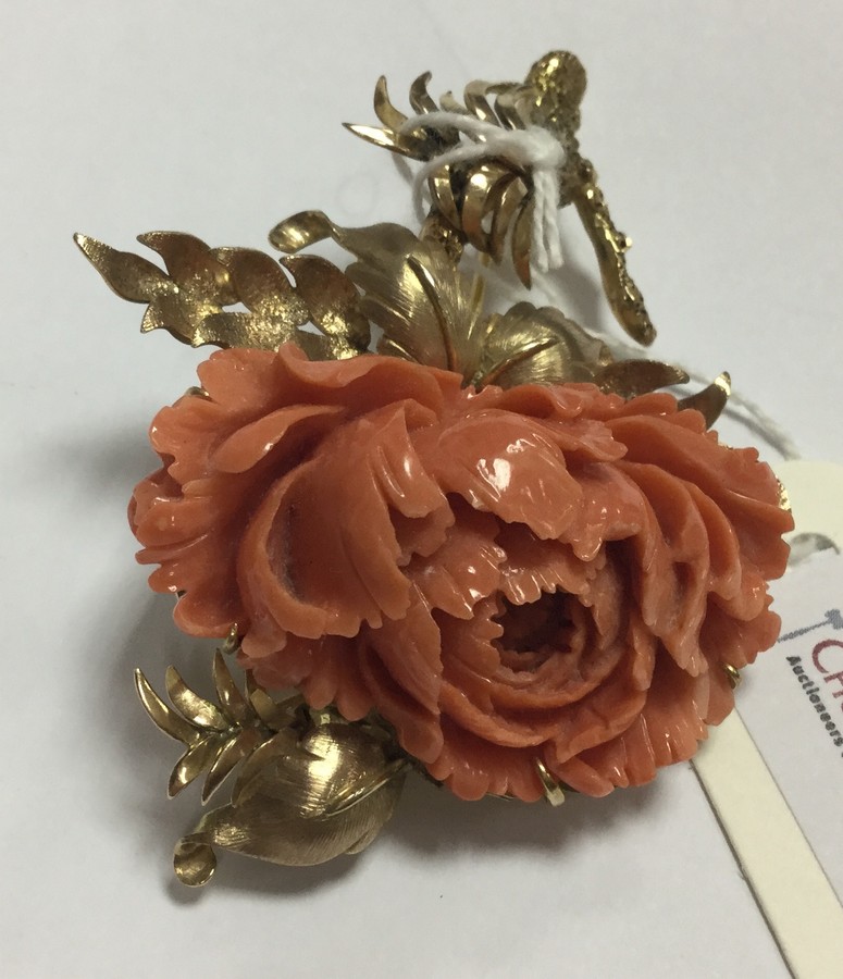 A coral brooch of flower form, set in an unhallmarked yellow metal frame, 7. - Image 4 of 6