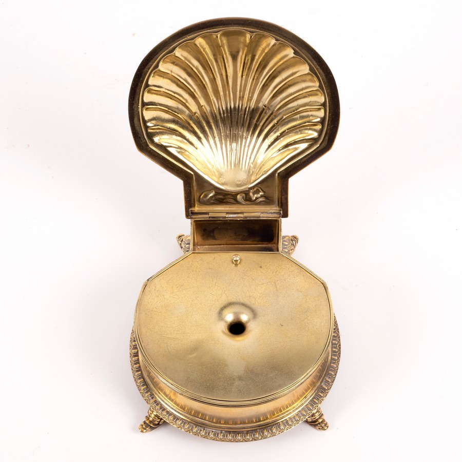 A silver gilt shell-shaped inkstand and pen tray, James Garrard, London 1871, - Image 3 of 8