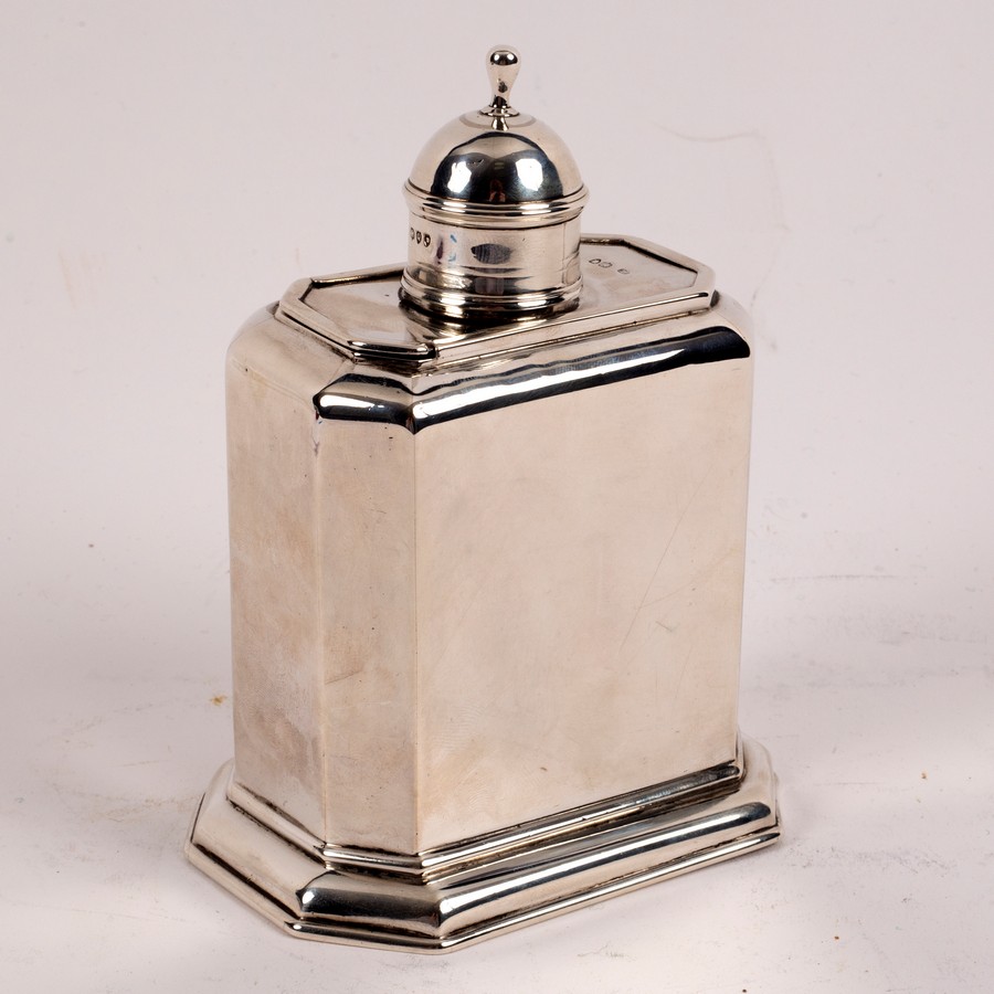 A Queen Anne style silver tea caddy, George Unite, London 1891, of typical form with sliding cover, - Image 2 of 3