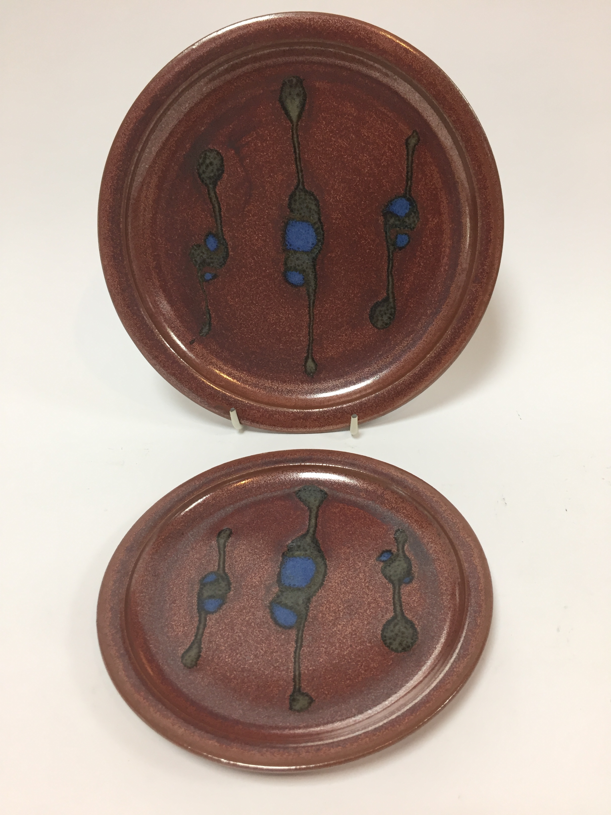 Ray Finch (1914-2012) for Winchcombe Pottery, a set of six dinner plates, 23cm diameter,