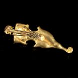 Alessandro Dari, Donna Violino, a bi-colour 18ct gold pendant/brooch of abstract violin form,