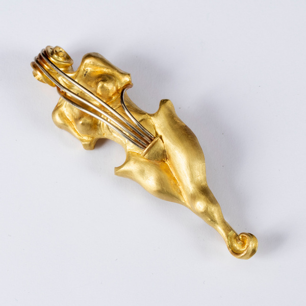 Alessandro Dari, Donna Violino, a bi-colour 18ct gold pendant/brooch of abstract violin form, - Image 3 of 5