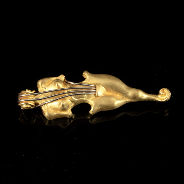 Alessandro Dari, Donna Violino, a bi-colour 18ct gold pendant/brooch of abstract violin form, - Image 2 of 5