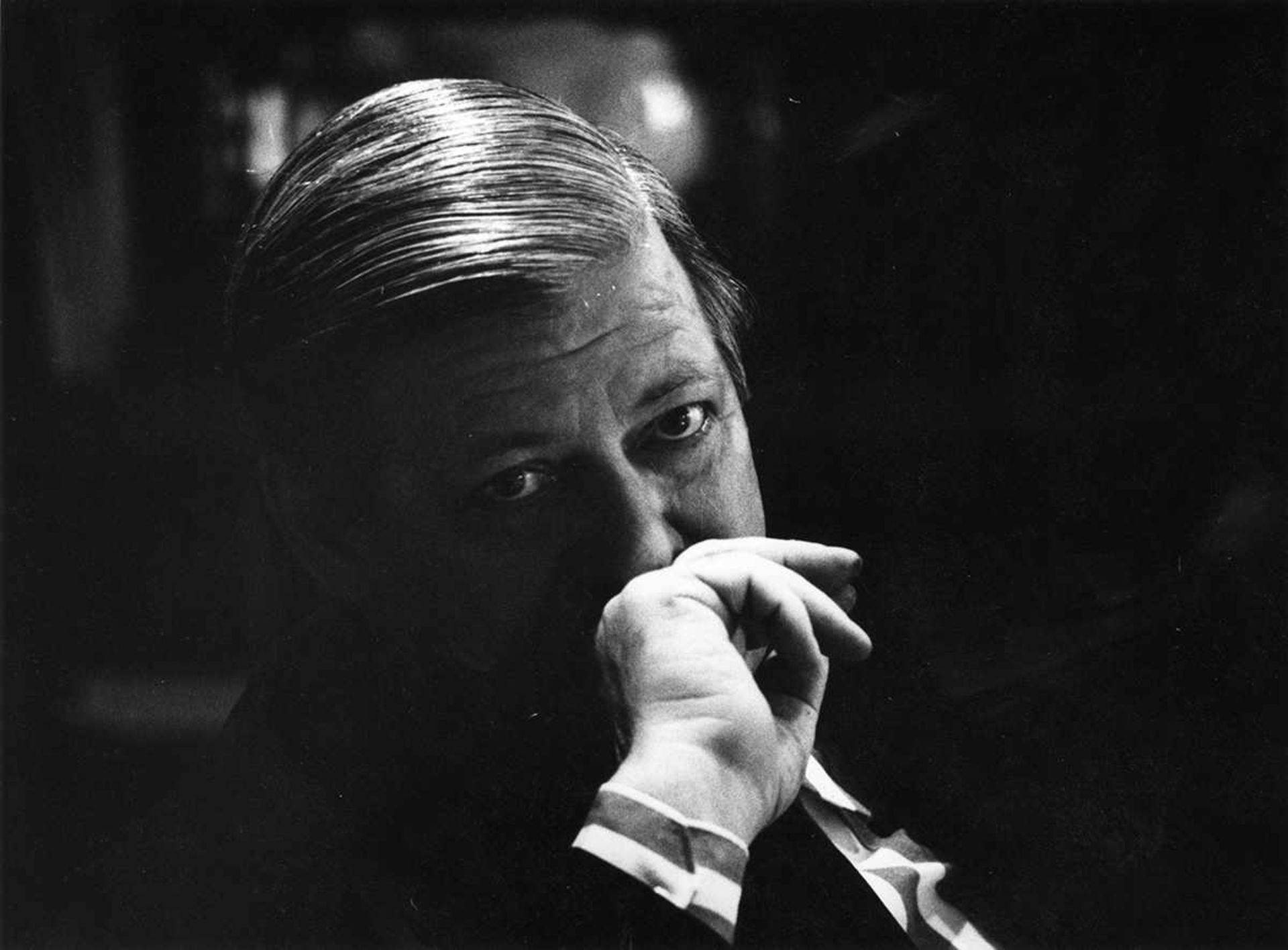 Stefan Moses (19282018). Zuspitzung der Krisen. Helmut Schmidt, Kanzleramt Bonn 1980. Fotoprint