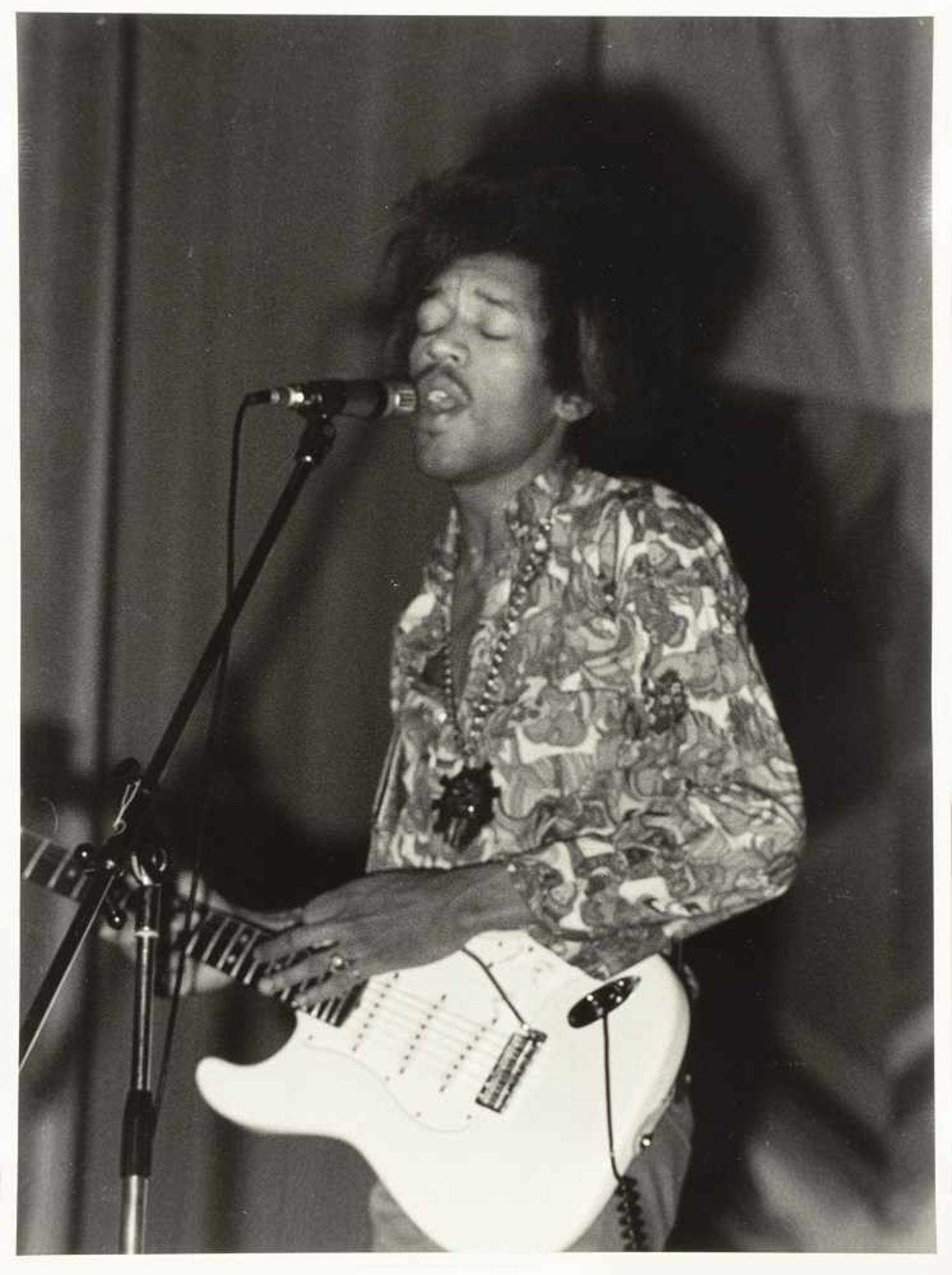 Mimmo Chianura. Jimmy Hendrix, Teatri Brancaccio Roma 25 maggio 1968. Acht Fotografien. 1968. 40 :